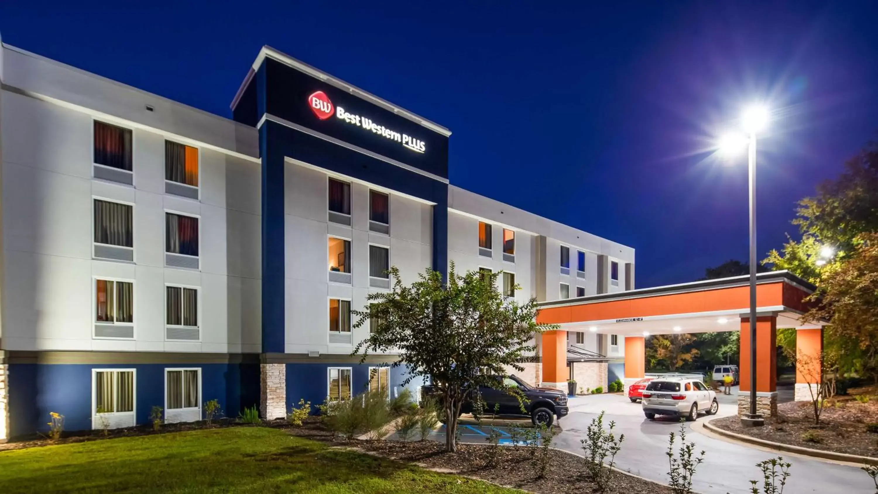 Property Building in Best Western Plus Lexington Inn