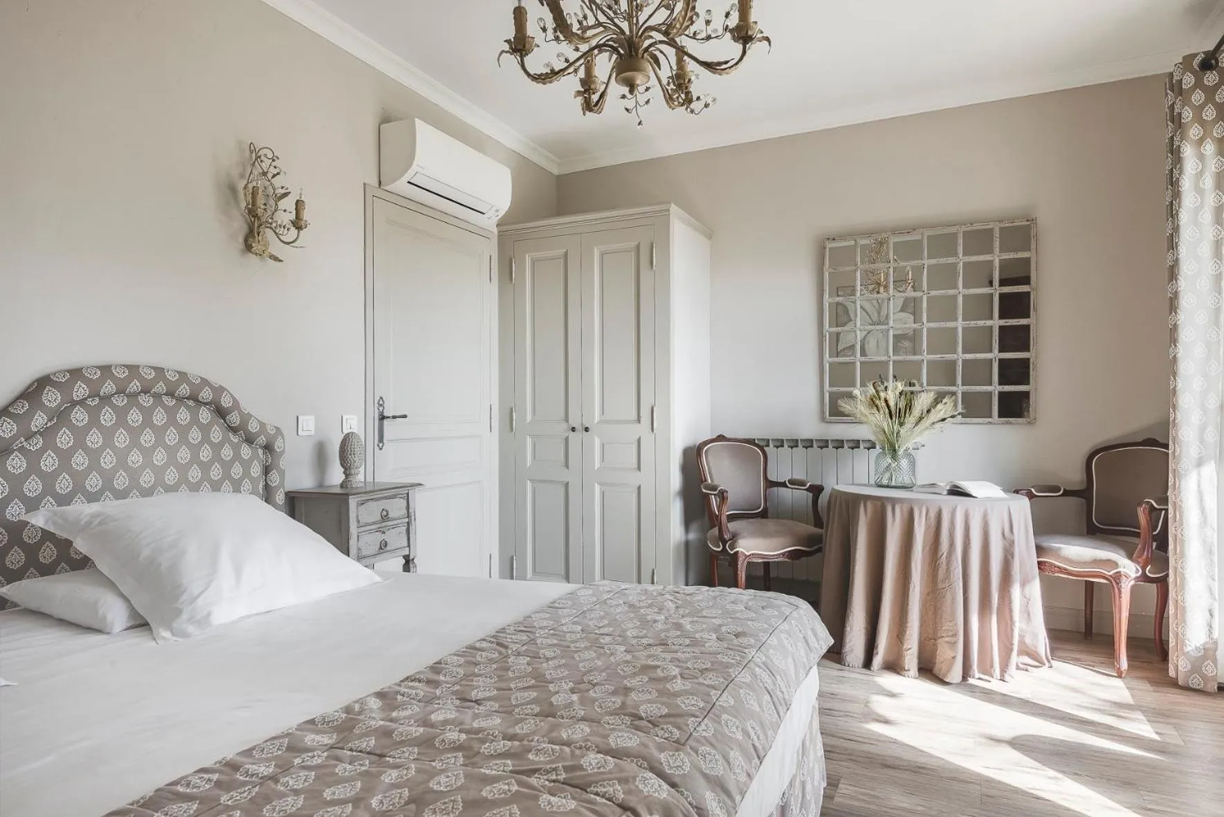 Bed in Hôtel la Magnaneraie