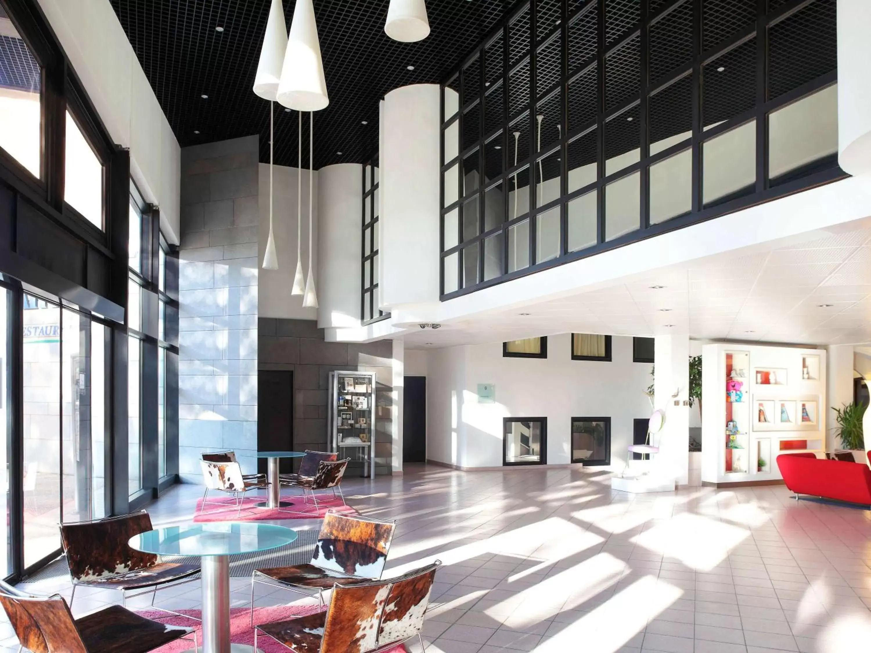 Property building, Lobby/Reception in Novotel Atria Nimes Centre