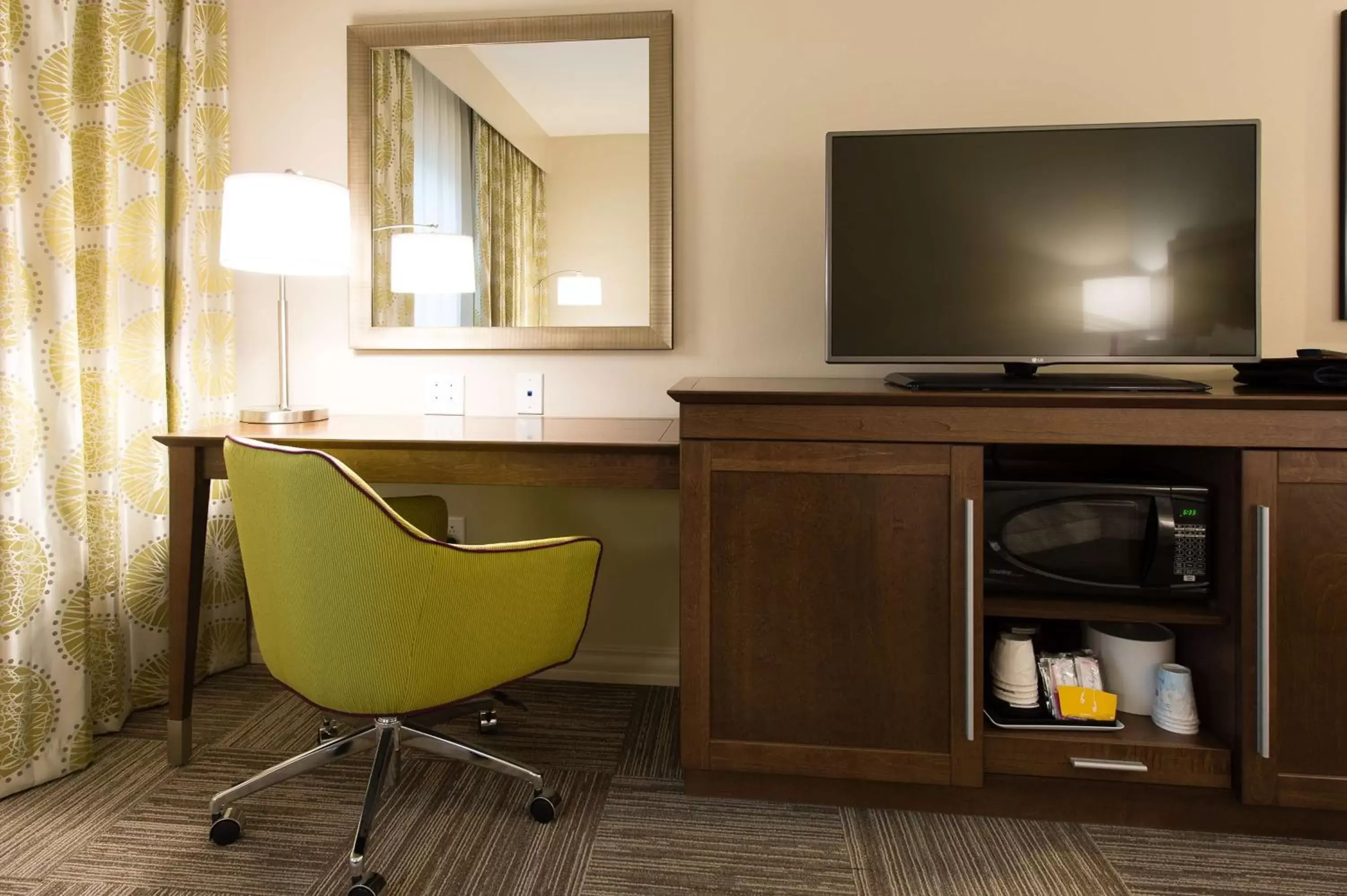 Bed, TV/Entertainment Center in Hampton Inn & Suites Orangeburg, SC