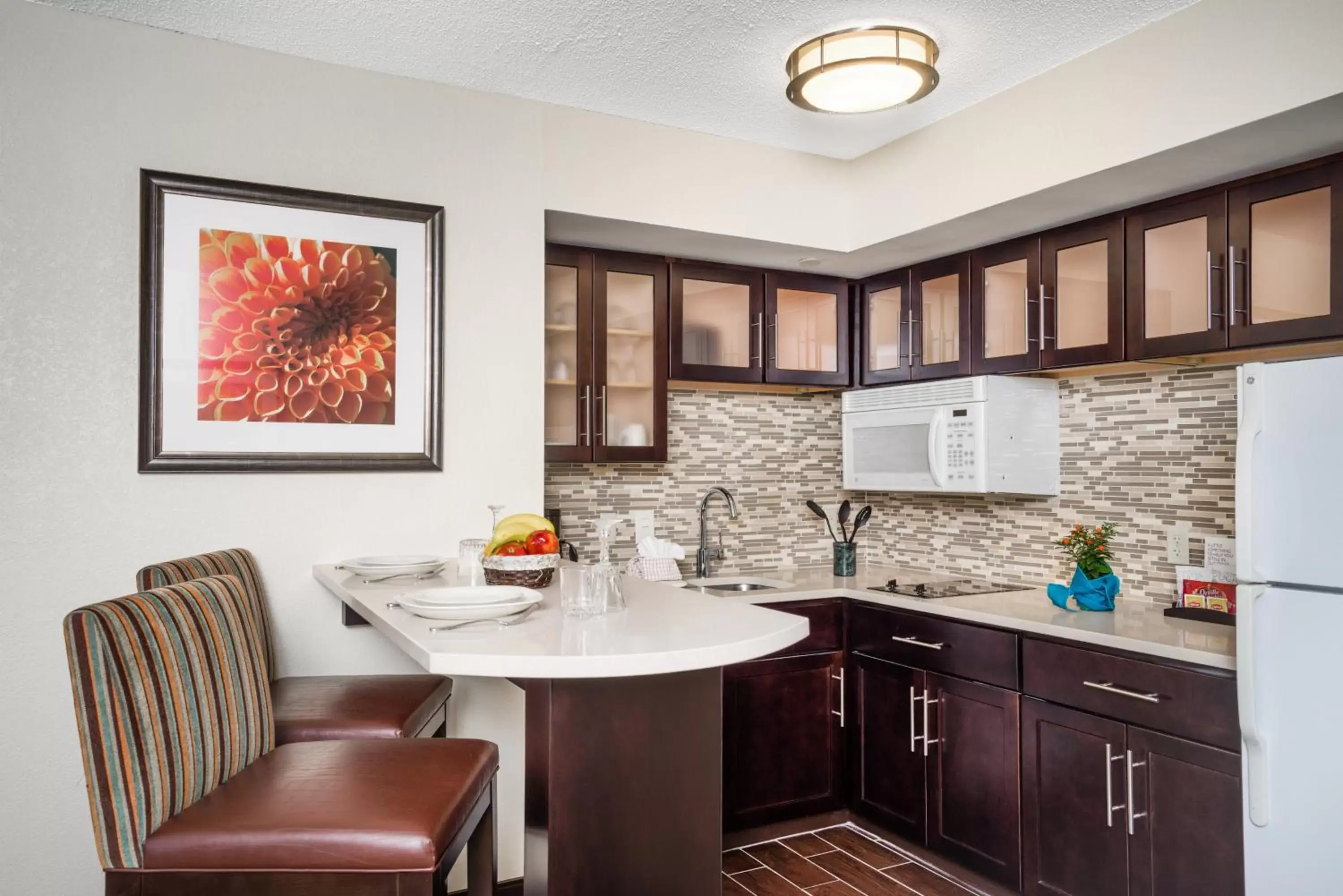 Photo of the whole room, Kitchen/Kitchenette in Staybridge Suites Wilmington-Newark, an IHG Hotel