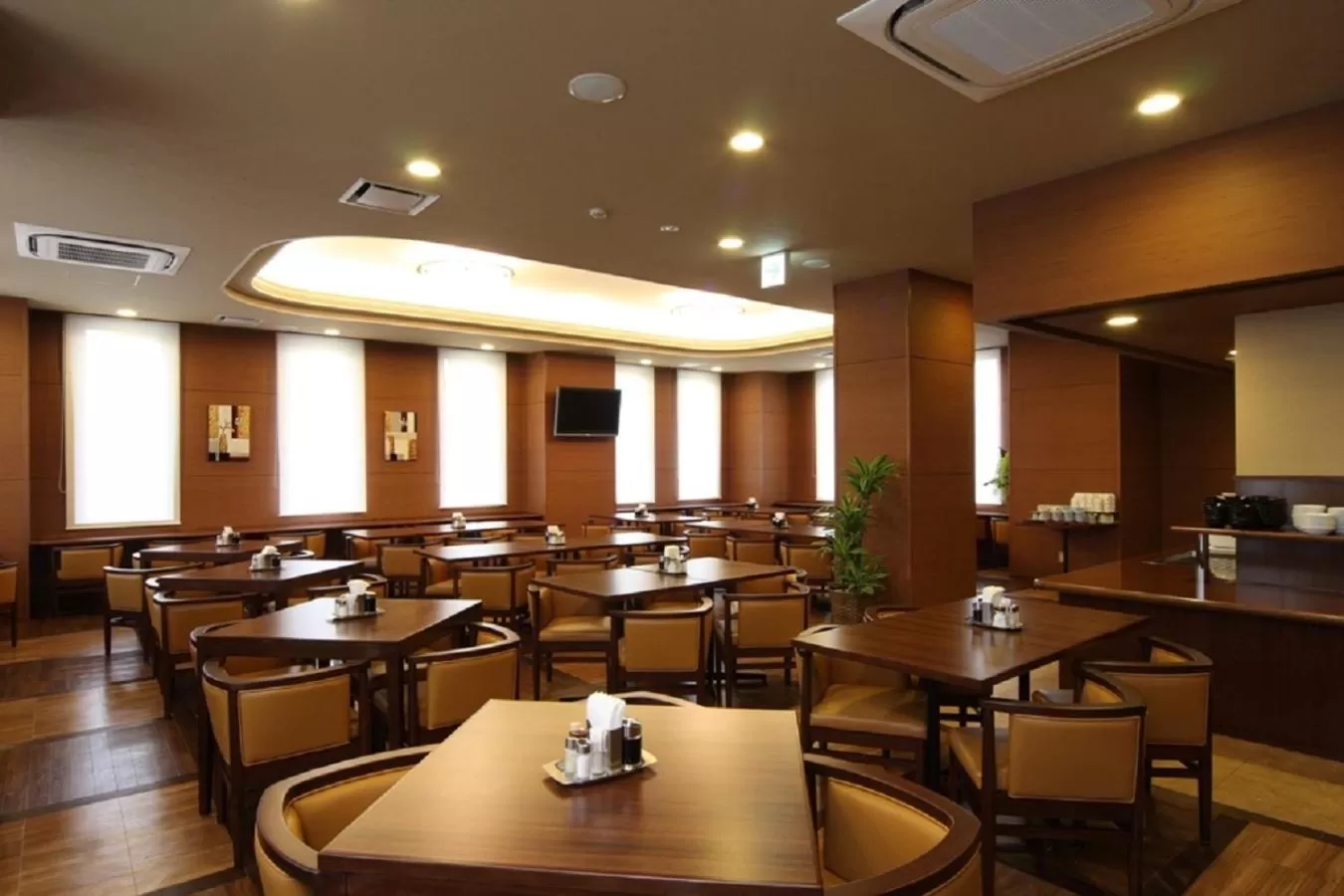 Restaurant/places to eat in Hotel Route-Inn Mito Kencho-mae