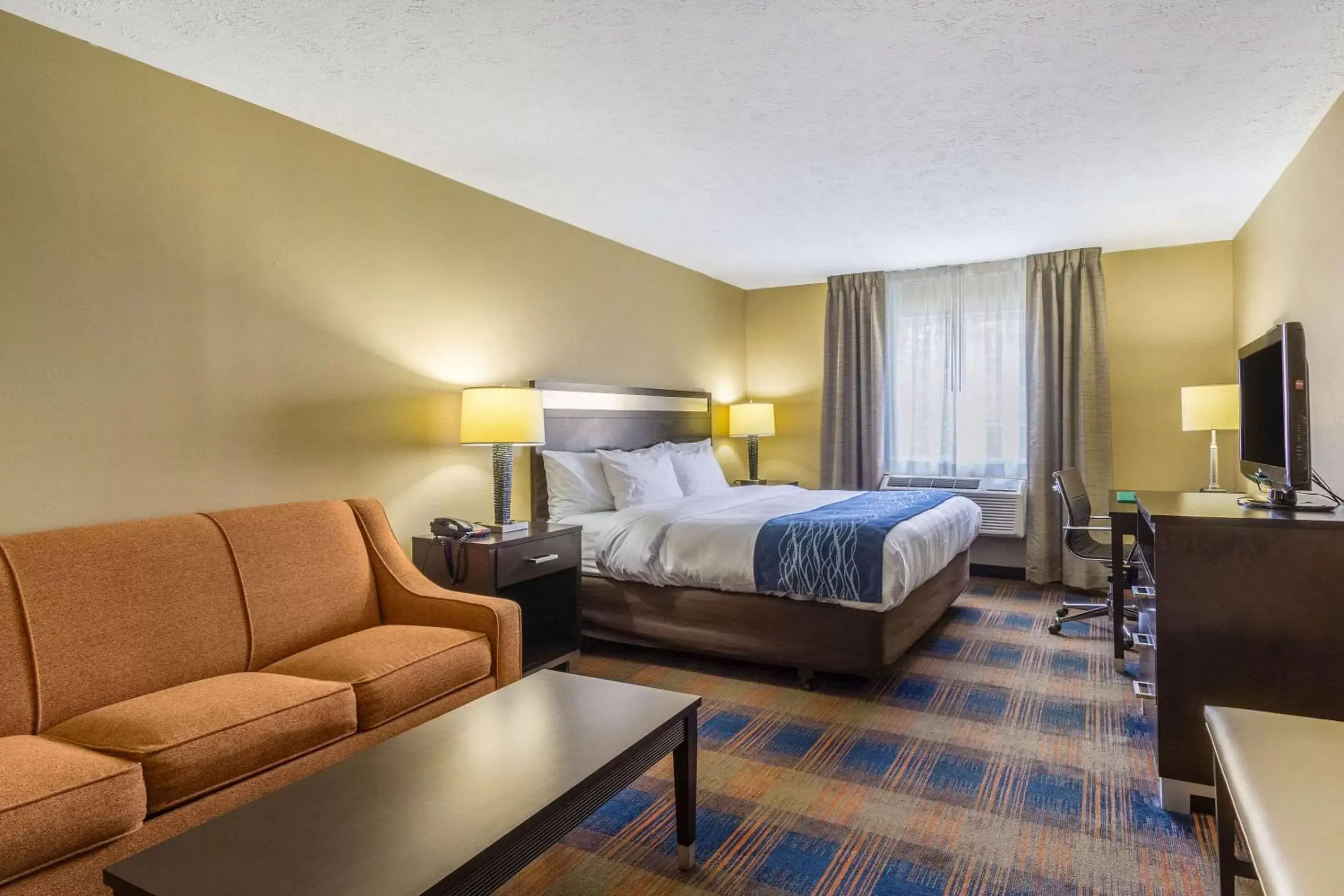 Photo of the whole room in Comfort Inn Independence