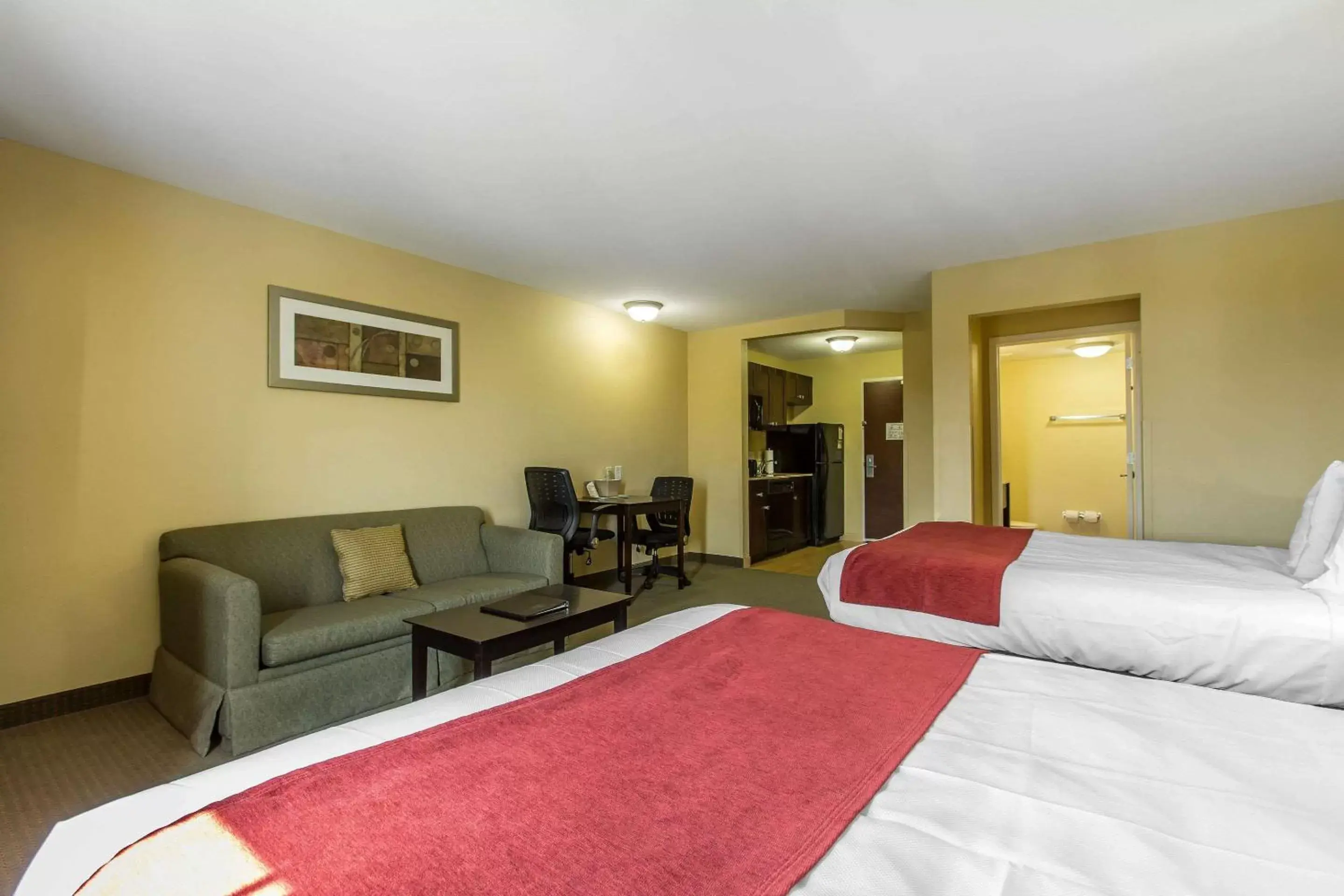 Photo of the whole room, Bed in MainStay Suites Jacksonville near Camp Lejeune