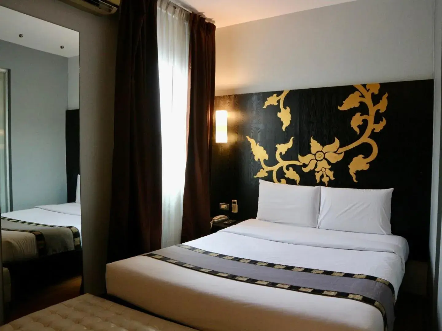 Bedroom, Bed in Swana Bangkok Hotel