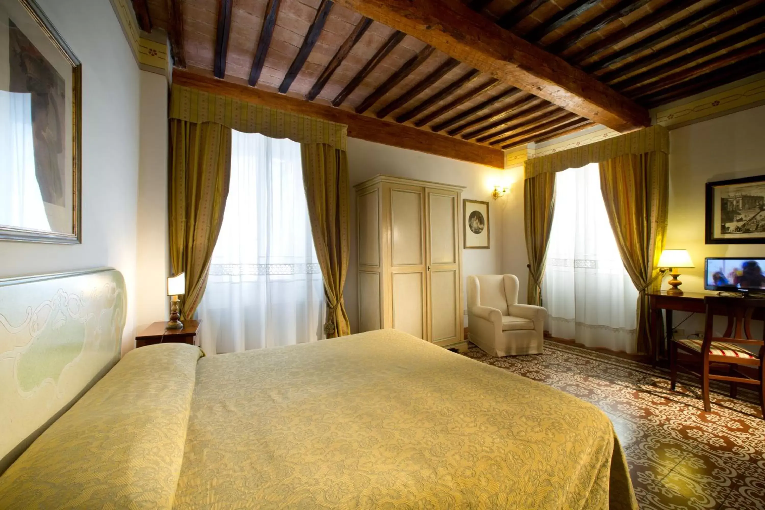 Photo of the whole room, Bed in Hotel Palazzo di Valli