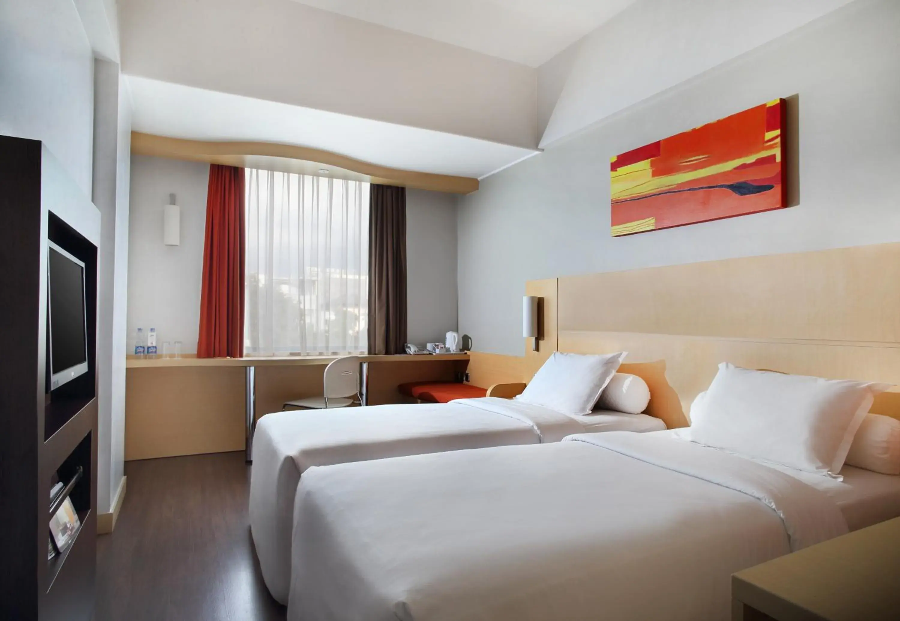 Photo of the whole room, Bed in Ibis Jakarta Arcadia