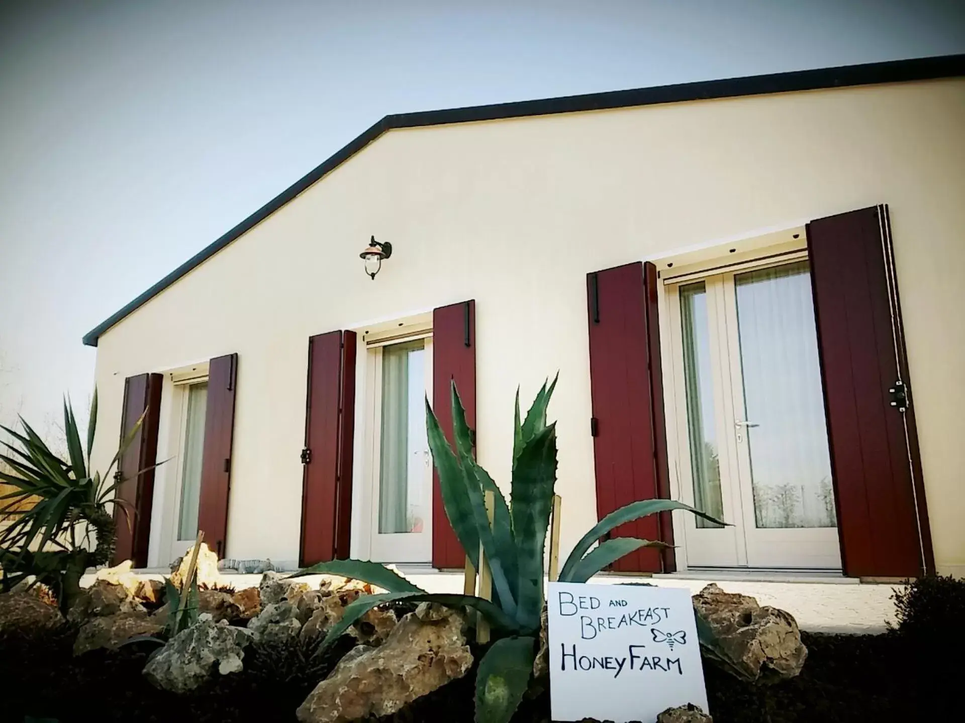 Facade/entrance, Property Building in Honey Farm