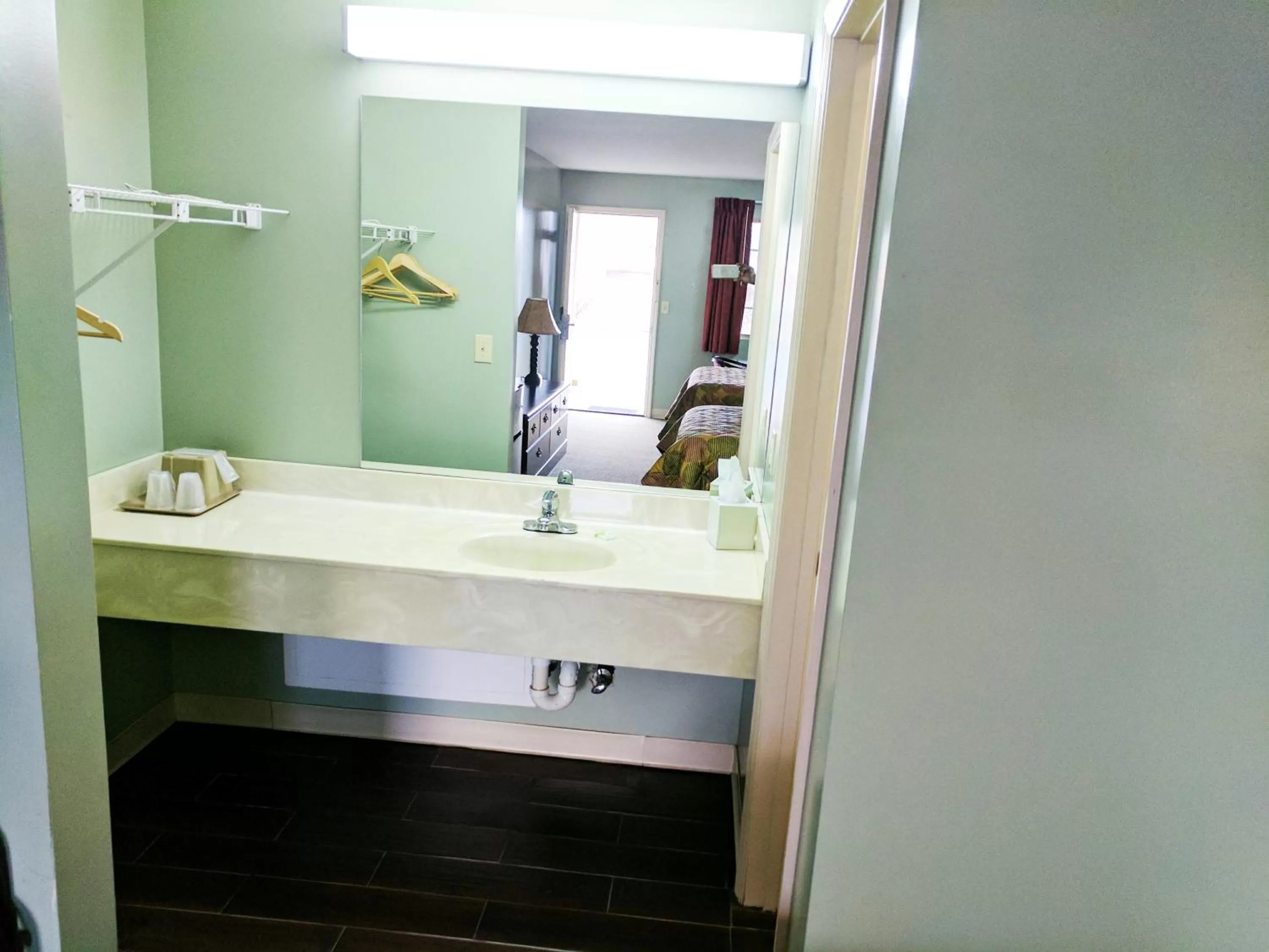 Bathroom in Hearthstone Inn