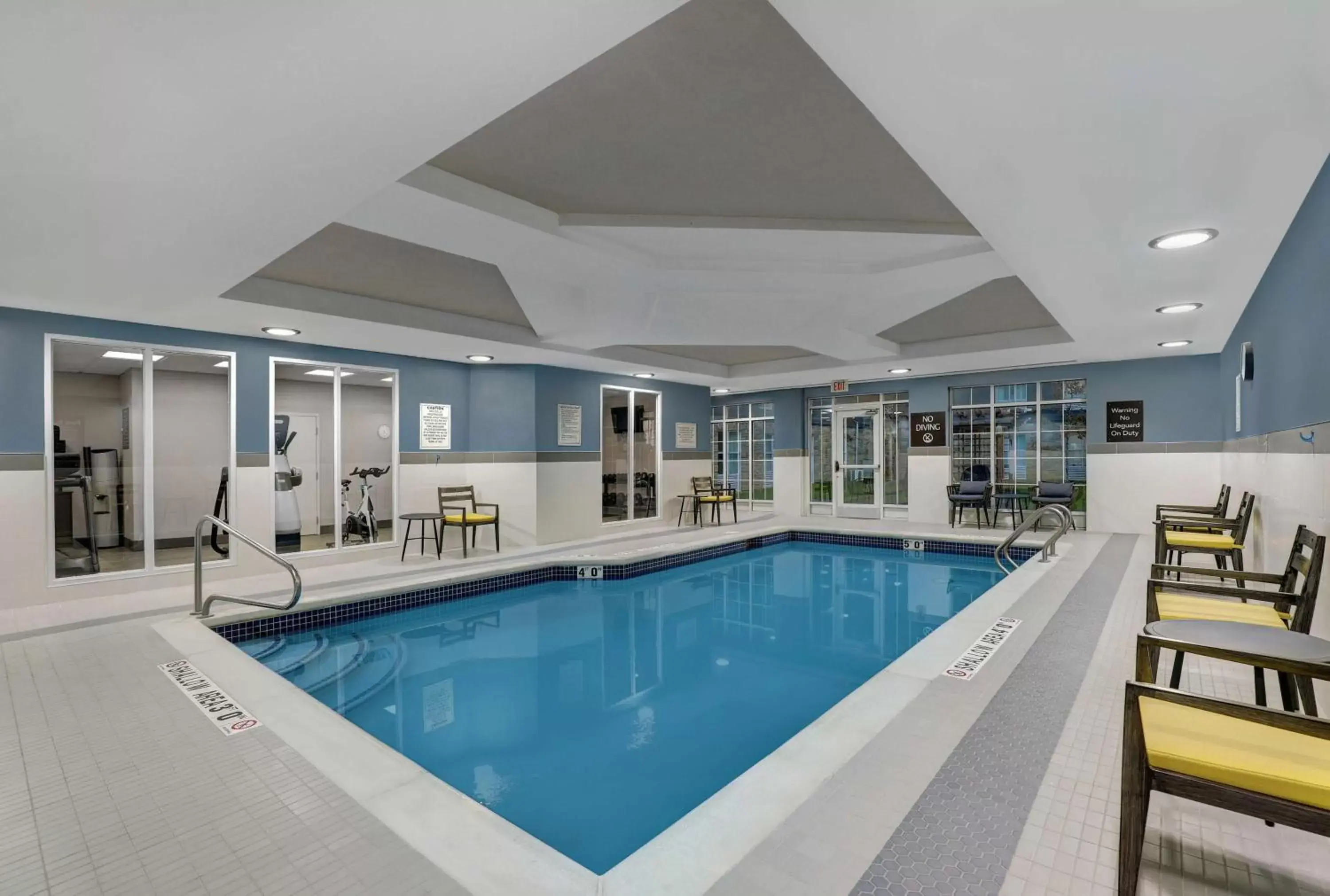 Pool view, Swimming Pool in Homewood Suites by Hilton London Ontario