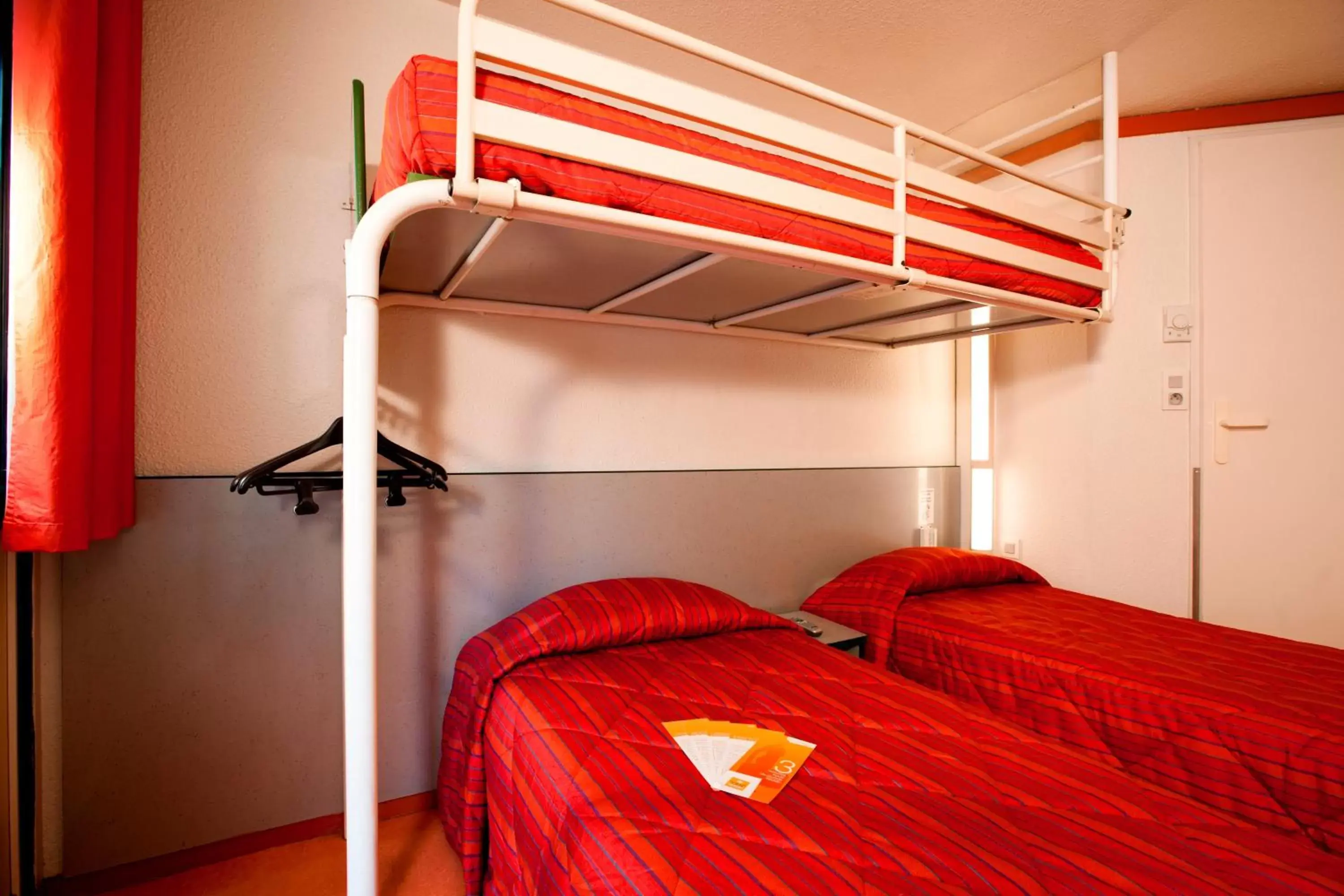 Bed, Bunk Bed in Premiere Classe Roanne Perreux