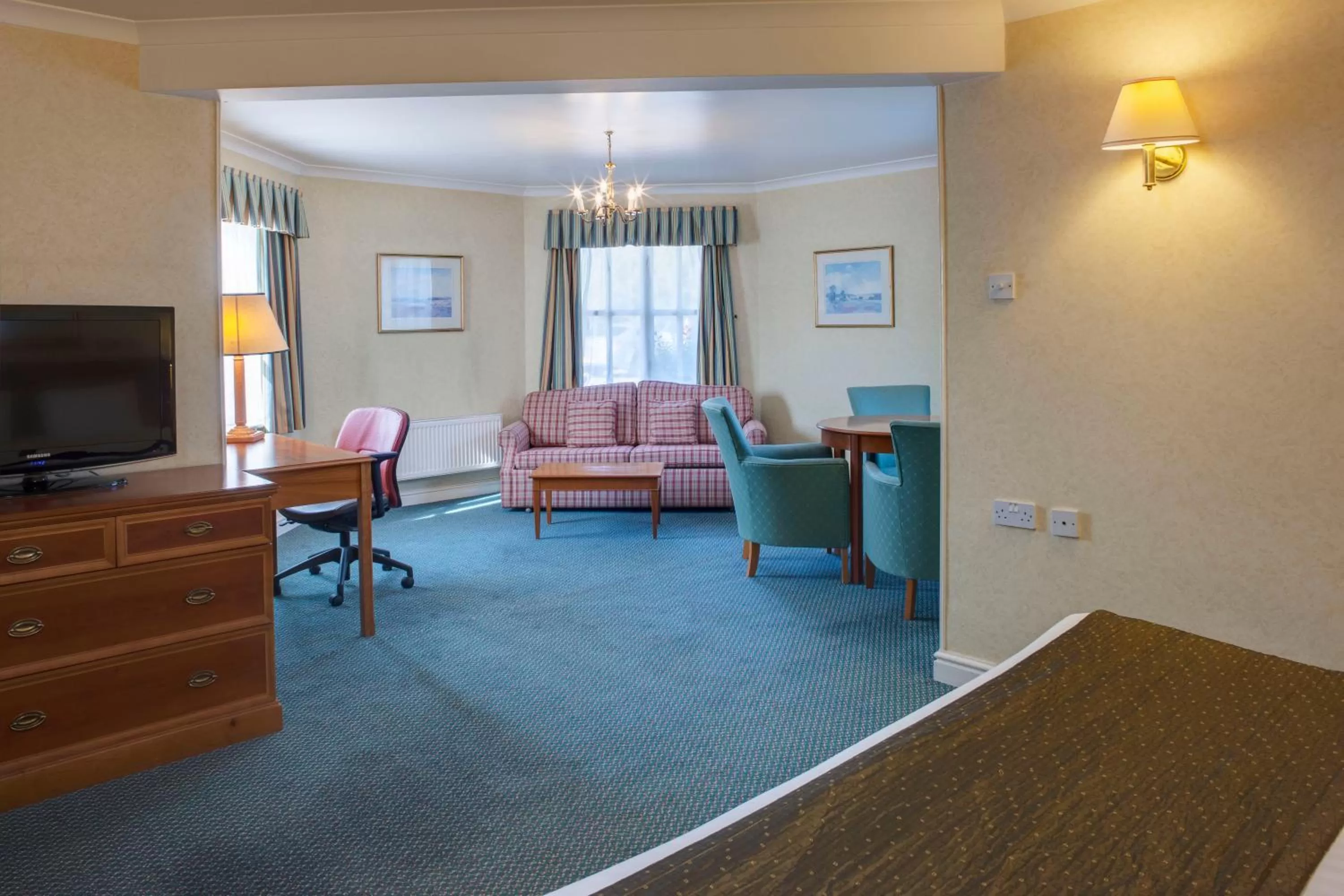 Photo of the whole room, Bed in Holiday Inn Ipswich Orwell by IHG