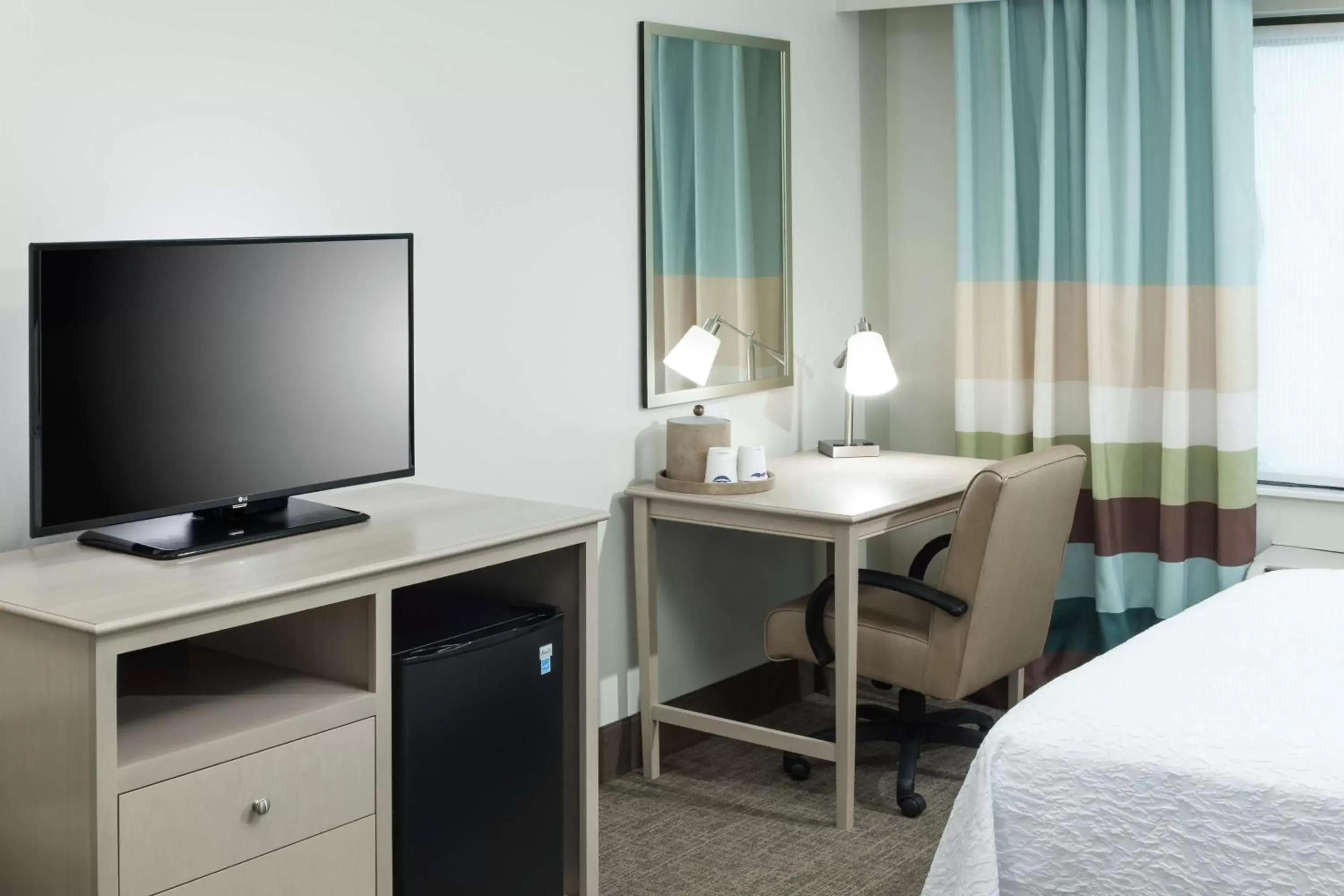 Bedroom, TV/Entertainment Center in Hampton Inn & Suites by Hilton Carolina Beach Oceanfront