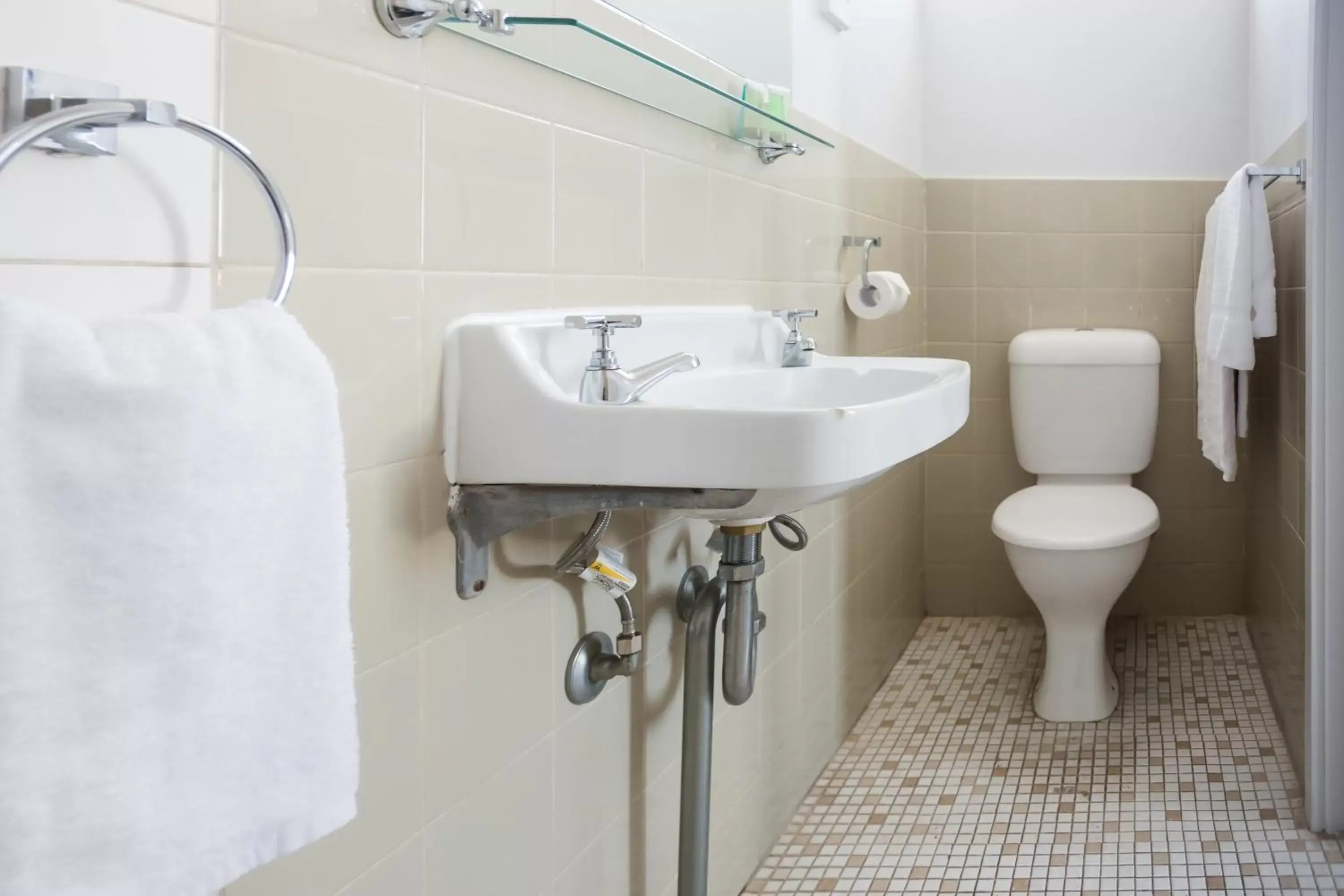 Bathroom in Nightcap at Emerald Star Hotel