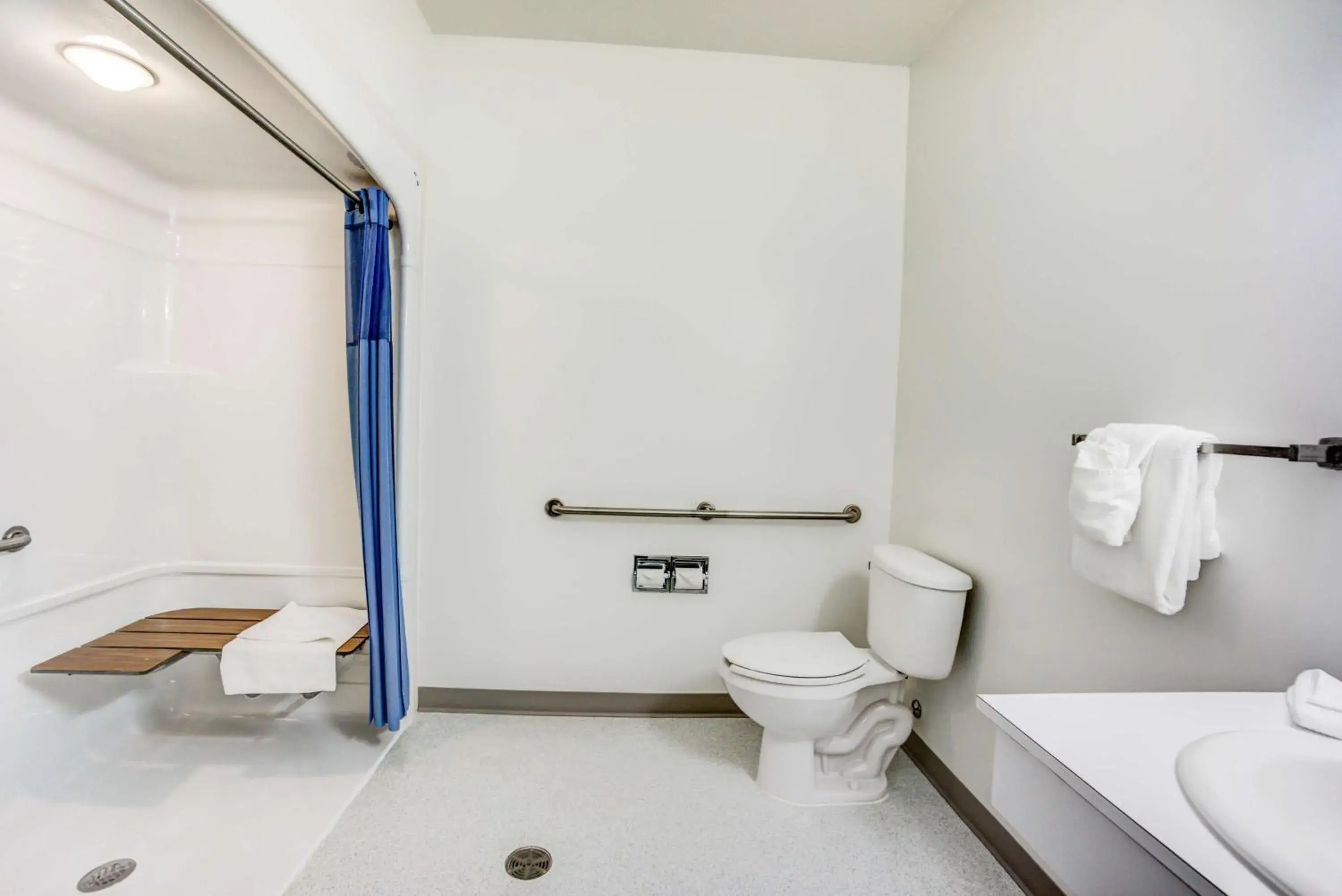 Queen Room - Disability Access - Non-Smoking in Motel 6-Red Deer, AB Queen Room - Disability Access - Non-Smoking in Motel 6-Red Deer, AB