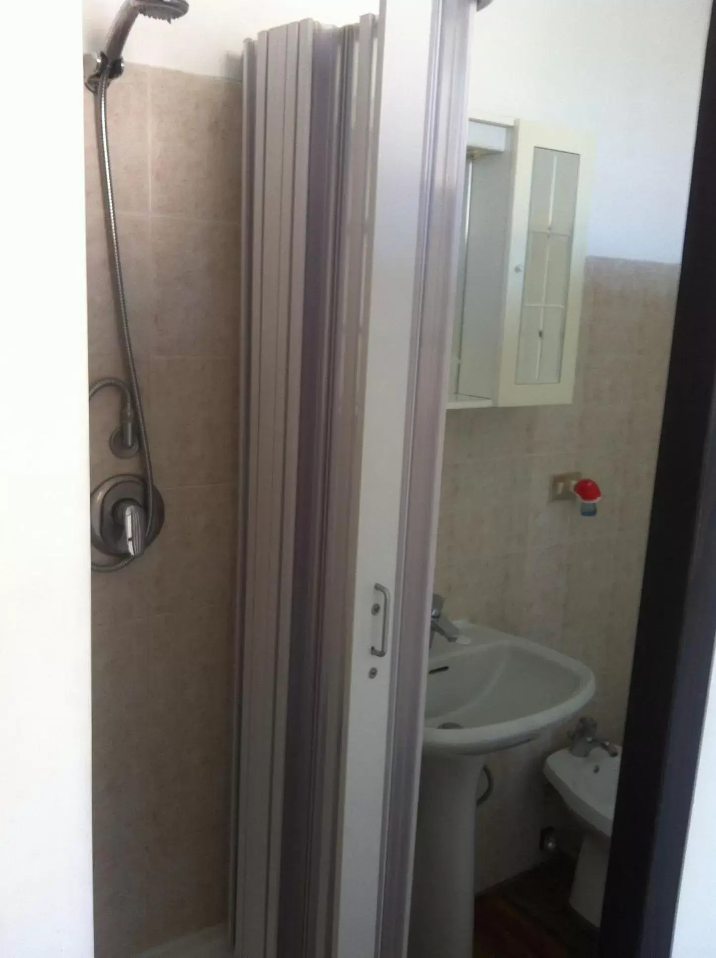 Shower, Bathroom in Hotel Gambara