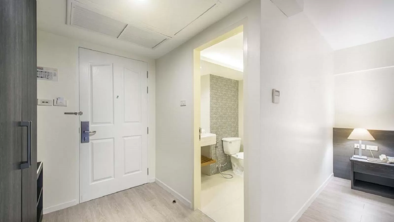 Bathroom, Bed in Le Tada Residence