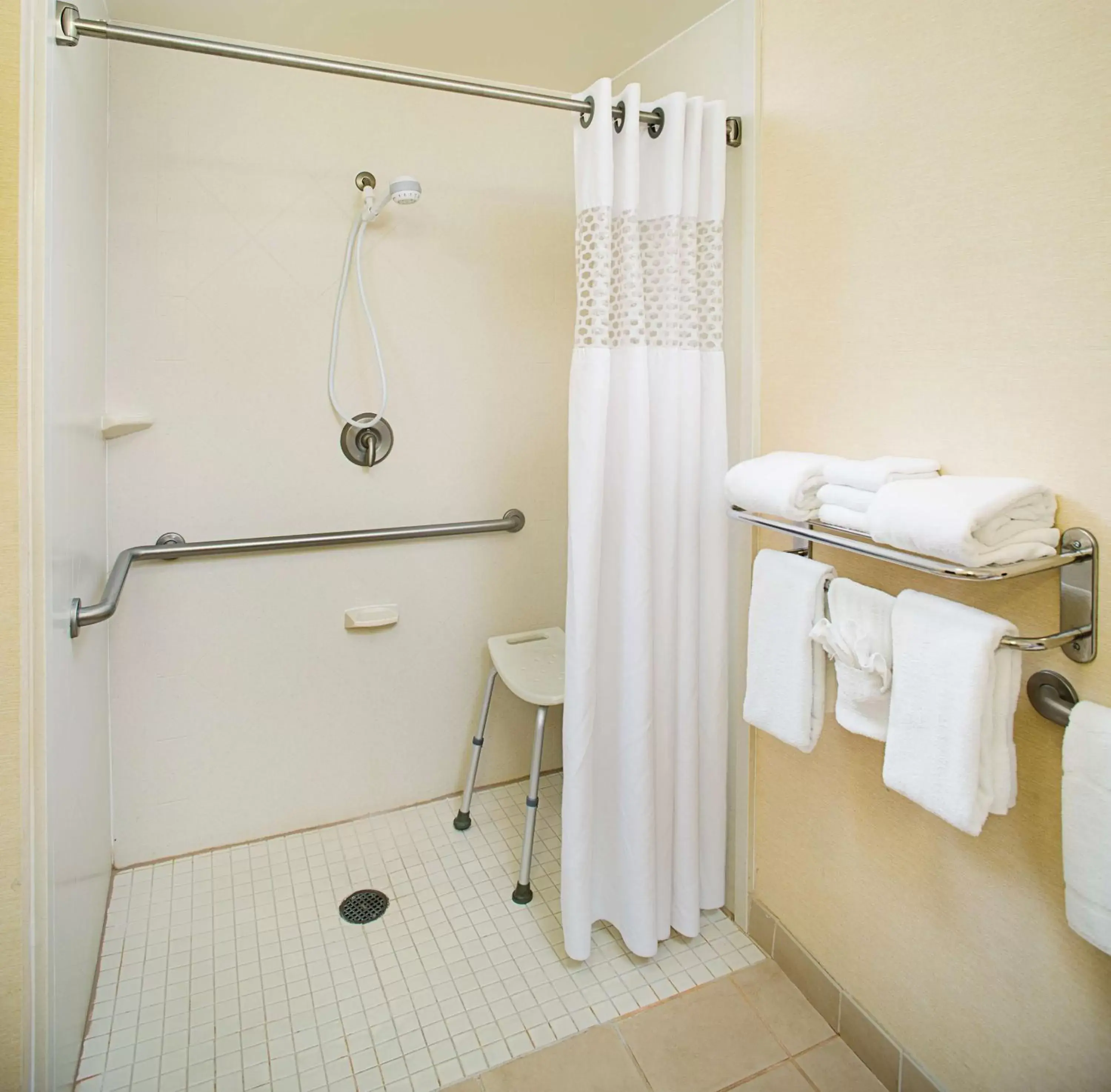 Bathroom in Hampton Inn & Suites Lancaster