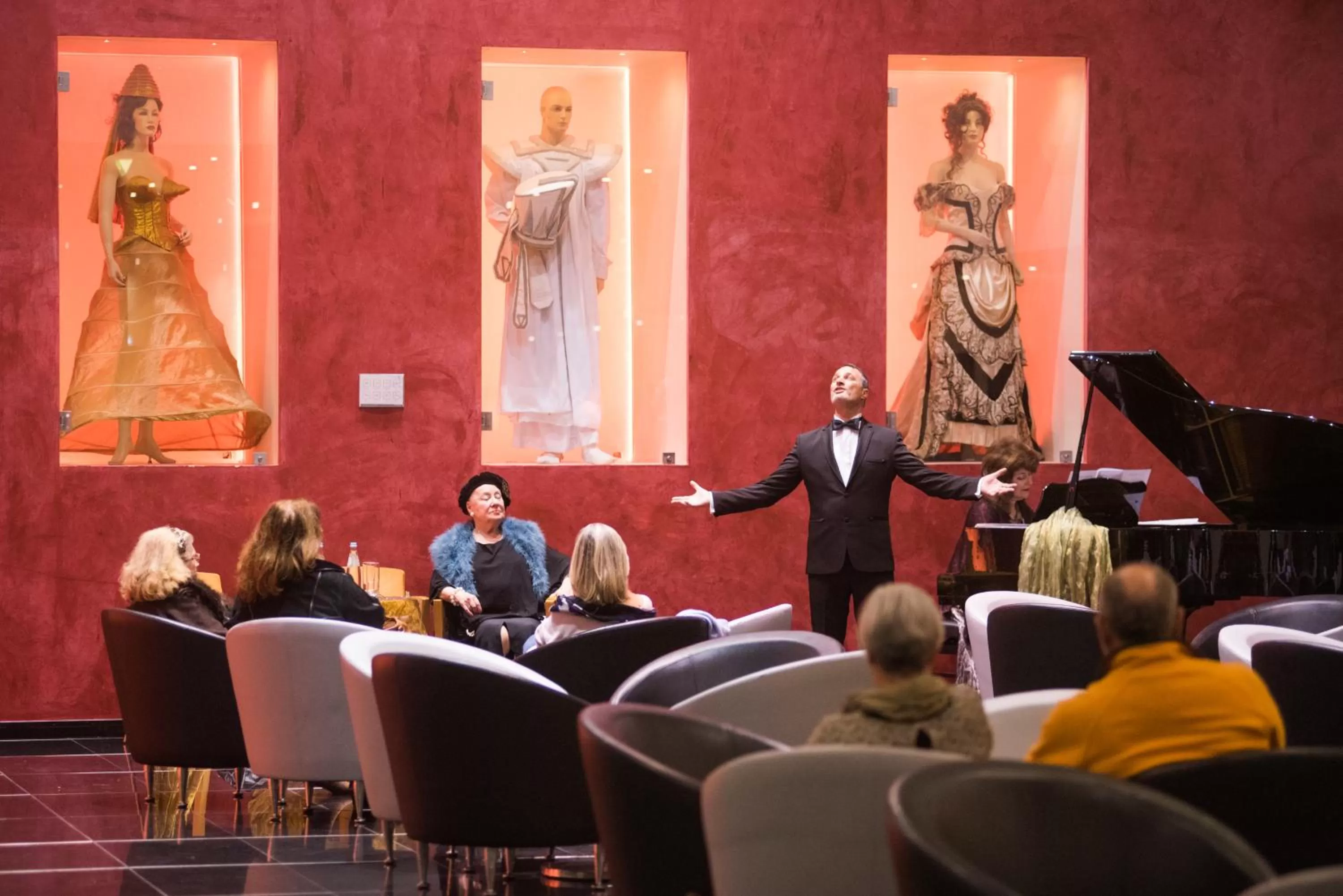 Evening entertainment in Vila Gale Opera