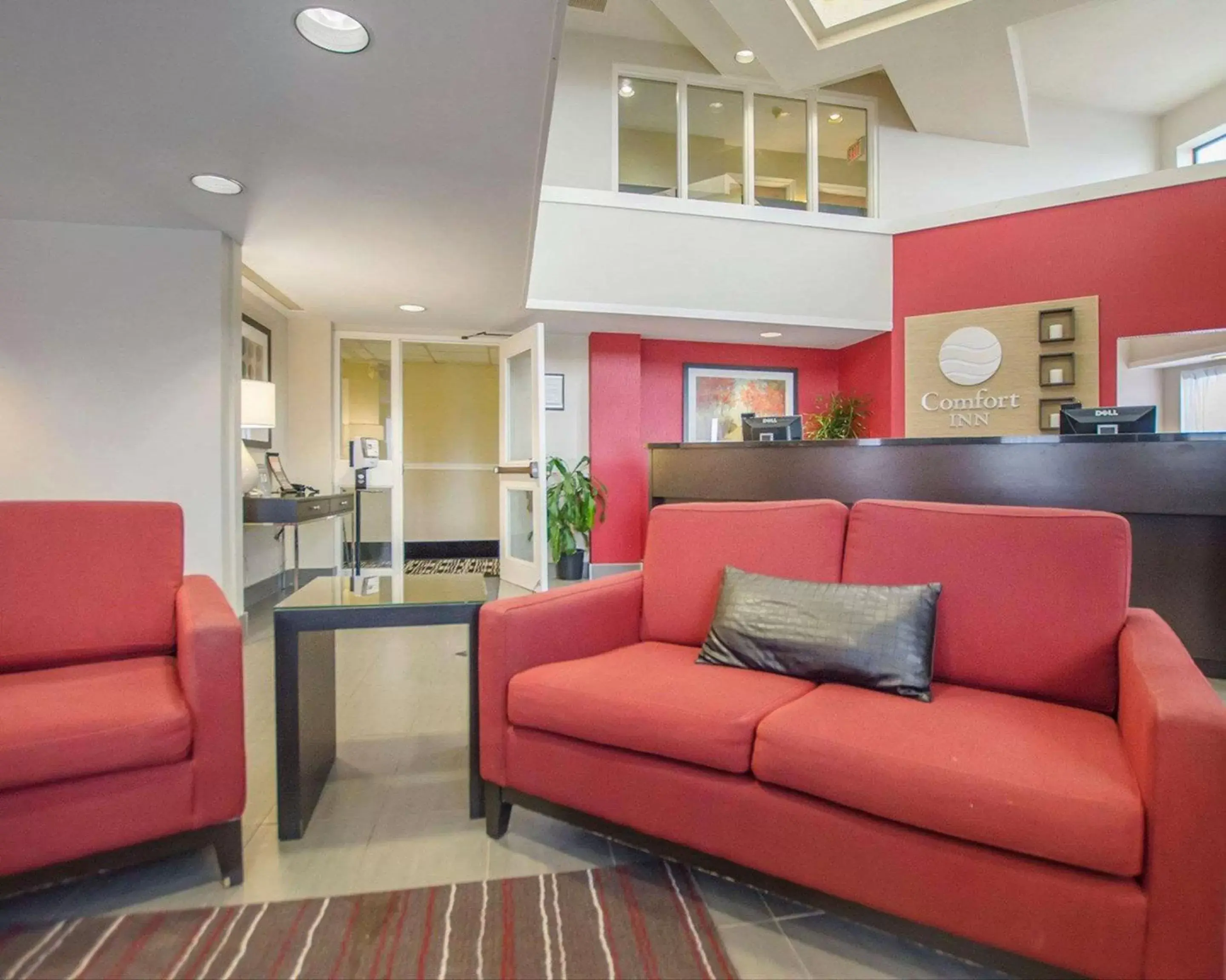 Lobby or reception, Seating Area in Comfort Inn Amherst