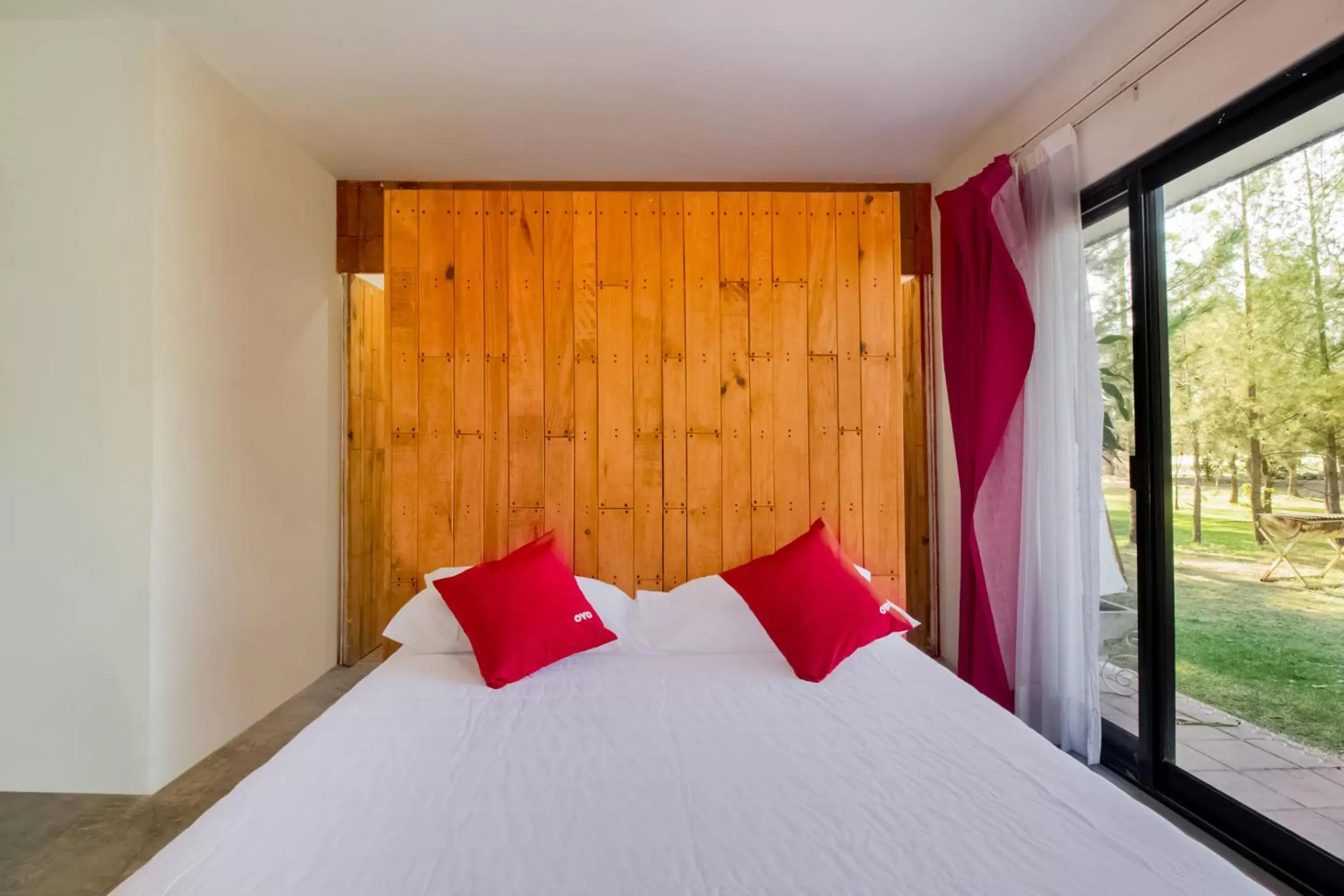 Bedroom, Bed in Capital O Hacienda Filadelfia, El Atorón, Irapuato