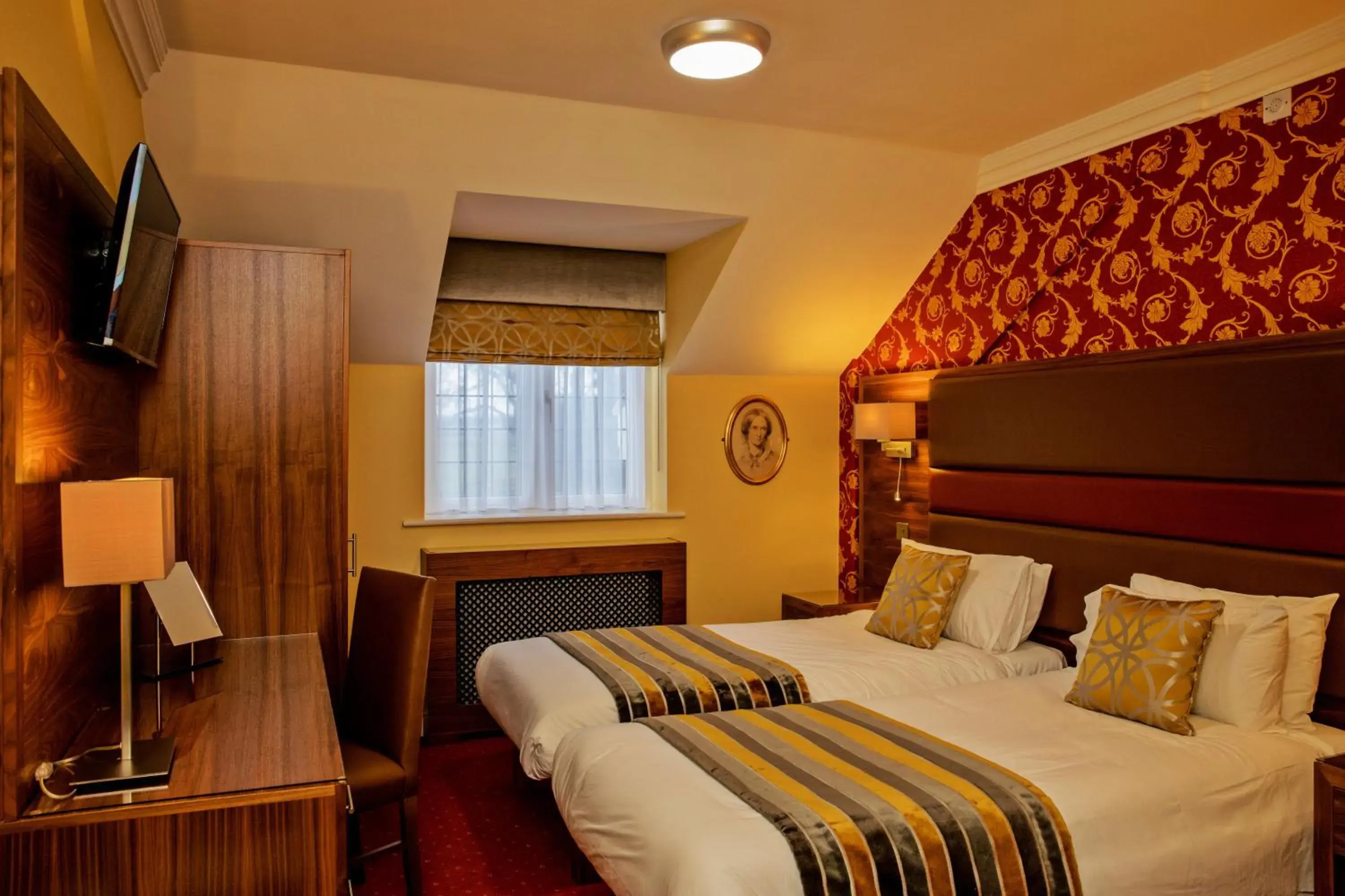Bedroom, Bed in Rogerthorpe Manor Hotel