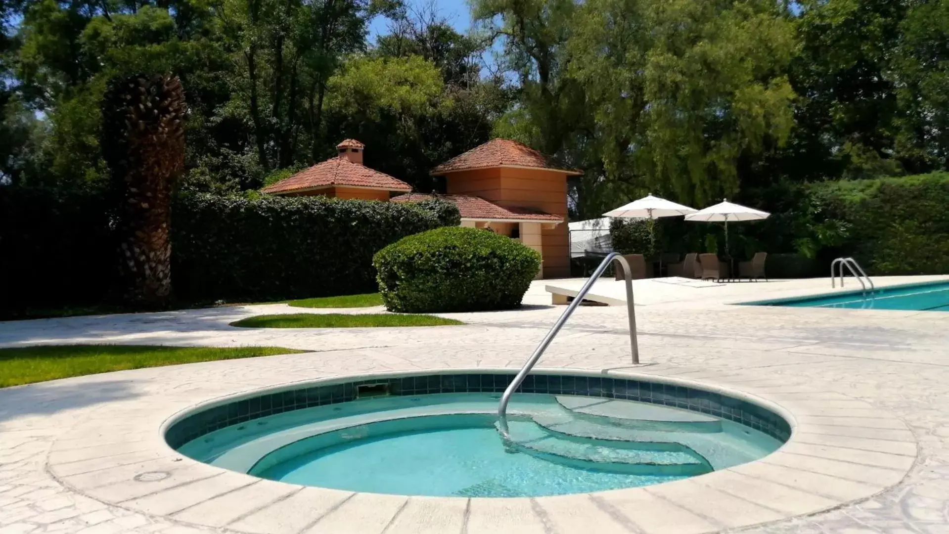 Hot Tub, Swimming Pool in Hotel Real Home