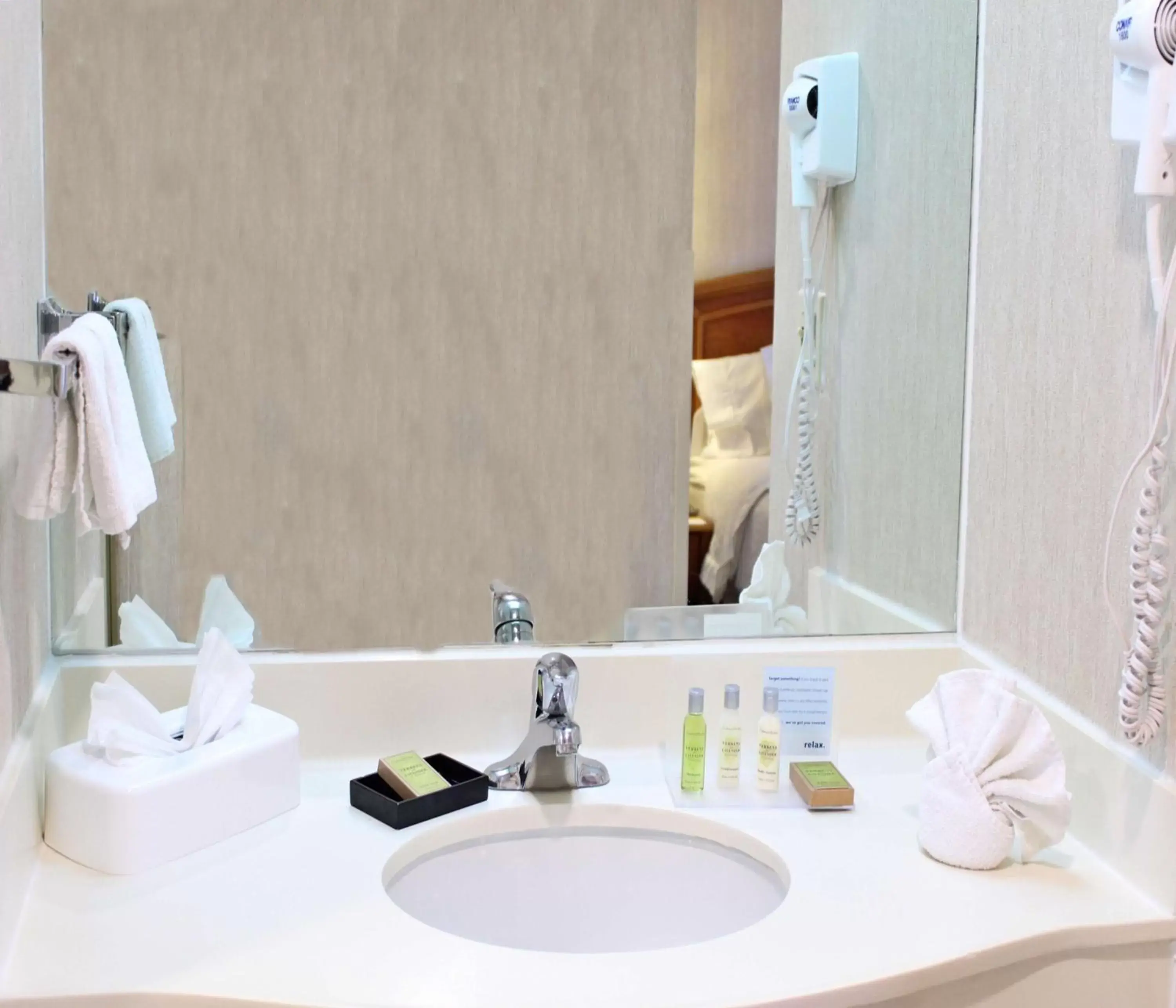 Bathroom in Hampton by Hilton Saltillo Zona Aeropuerto