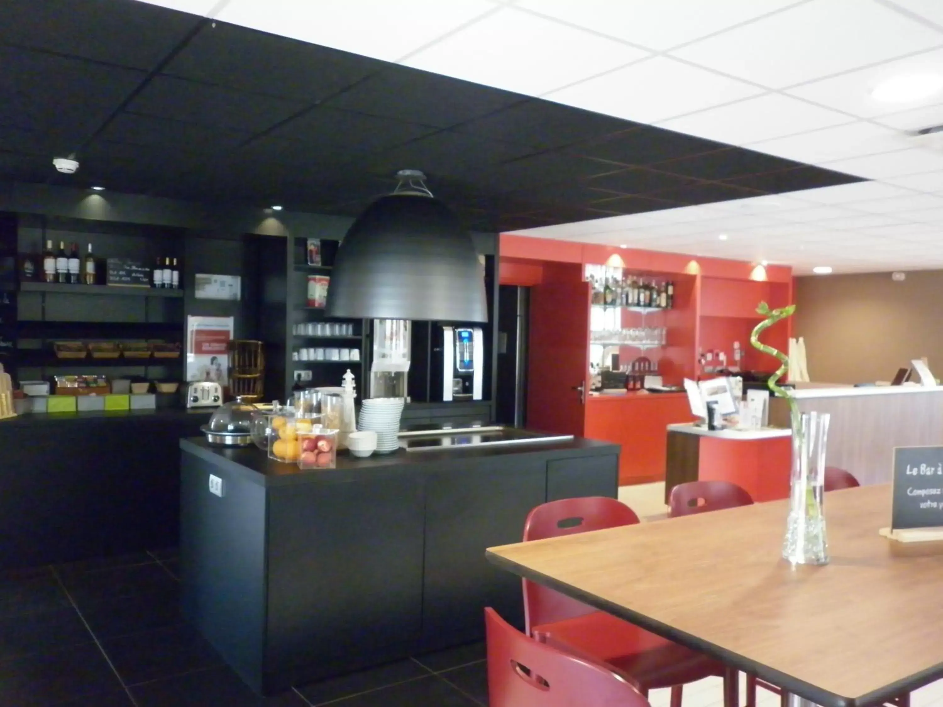 Lounge or bar, Lounge/Bar in Campanile Albi Centre