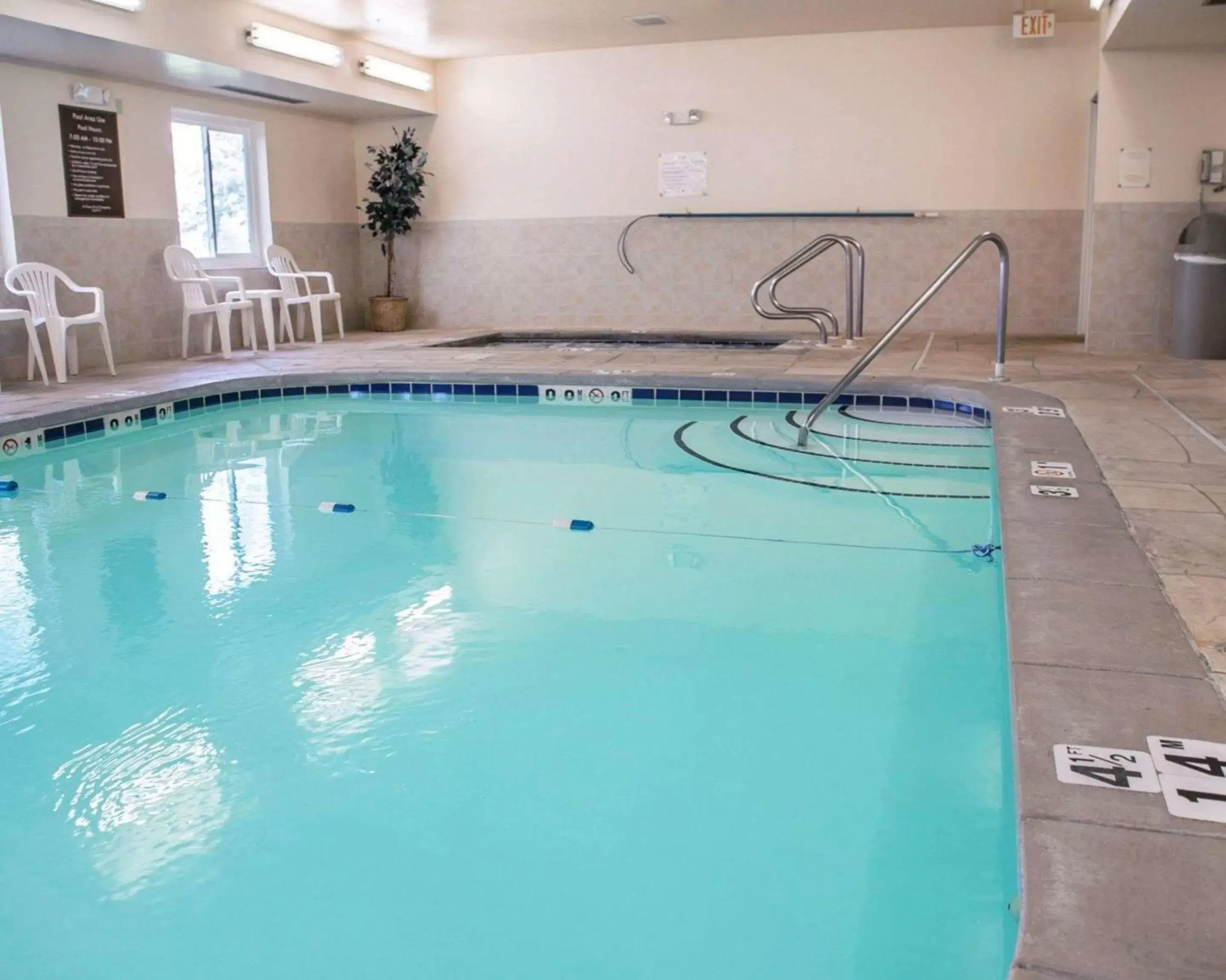 On site, Swimming Pool in Sleep Inn and Suites Davenport