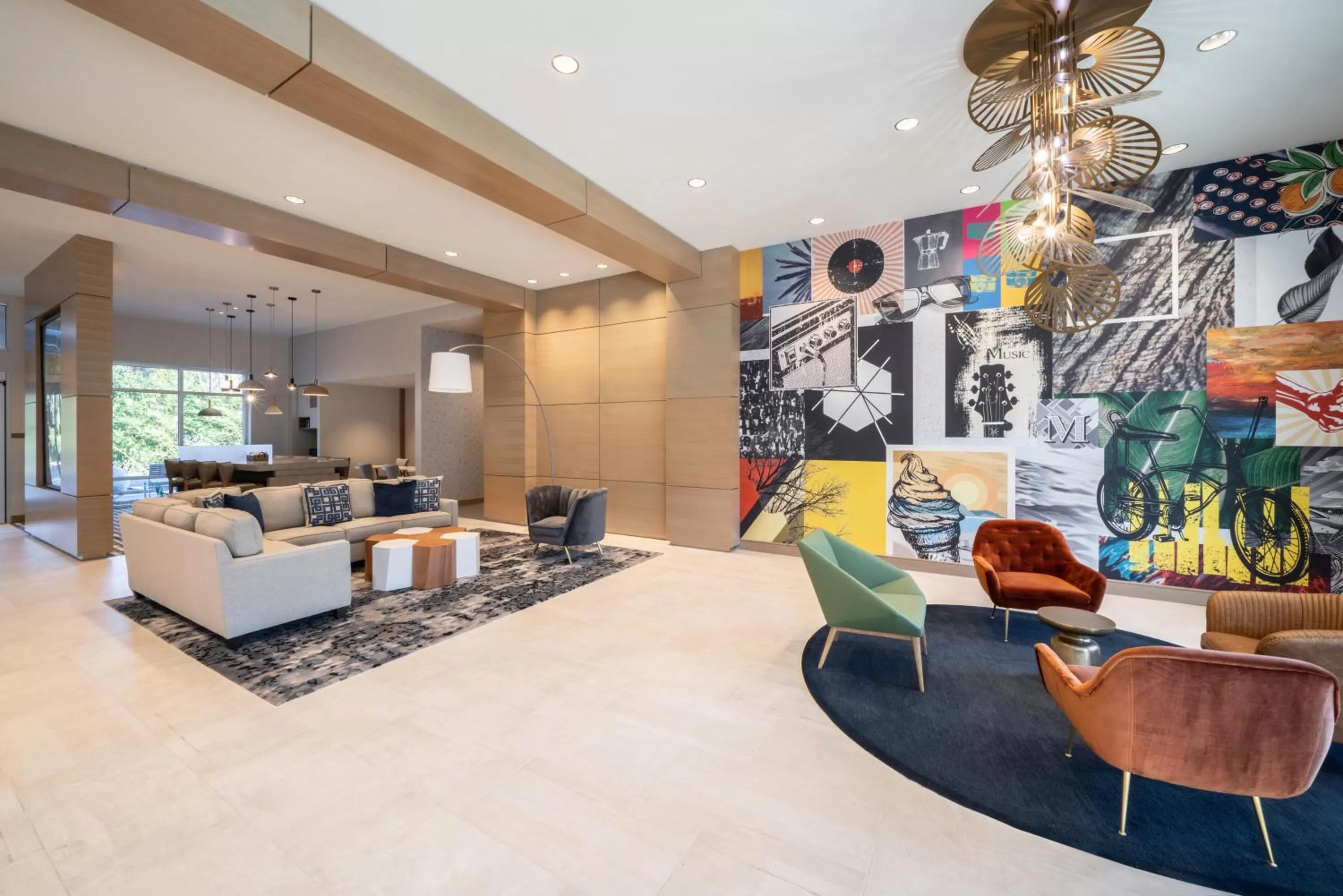 Communal lounge/ TV room in Hyatt Place Sandestin at Grand Blvd