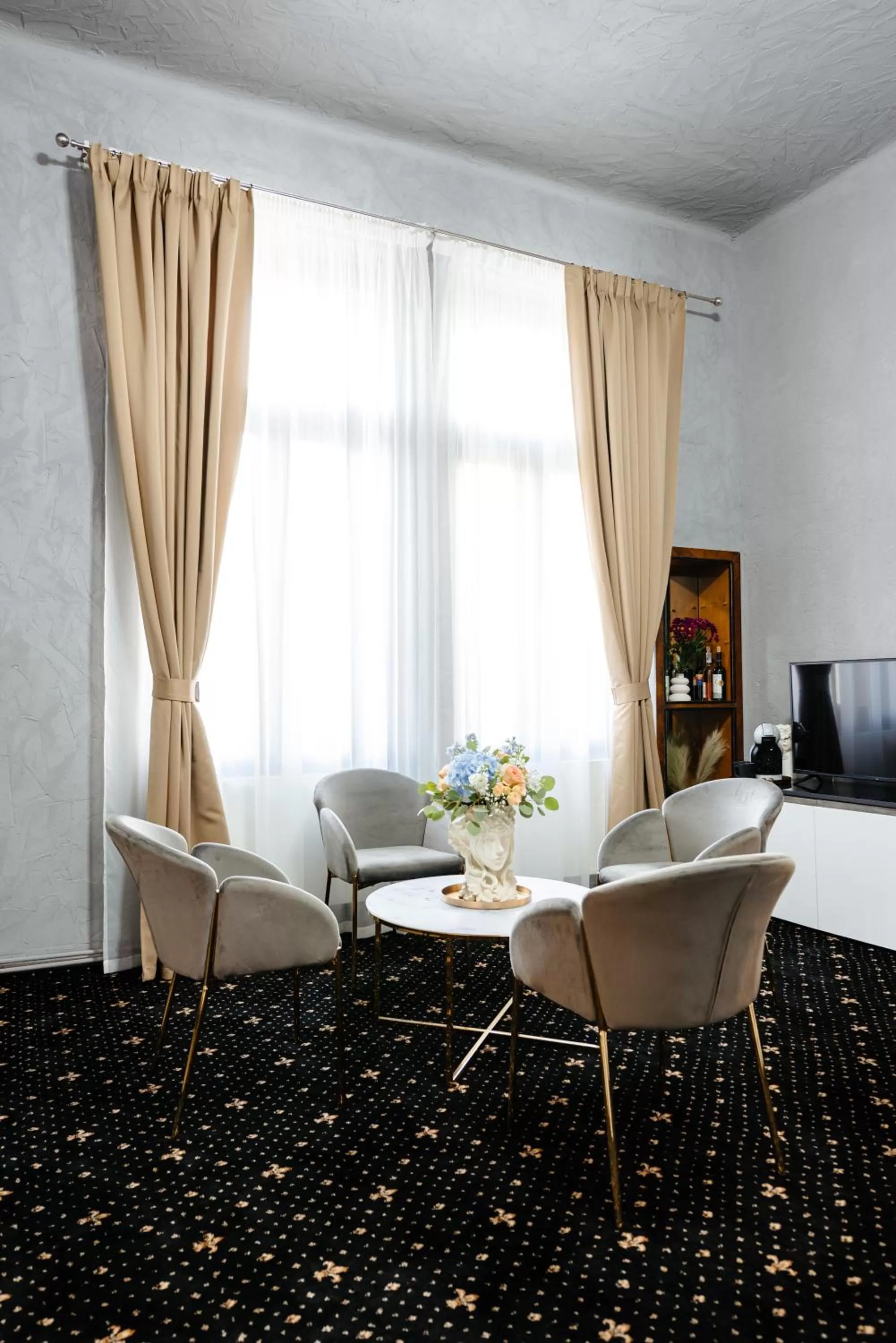 Living room in Palace Bulevard Inn