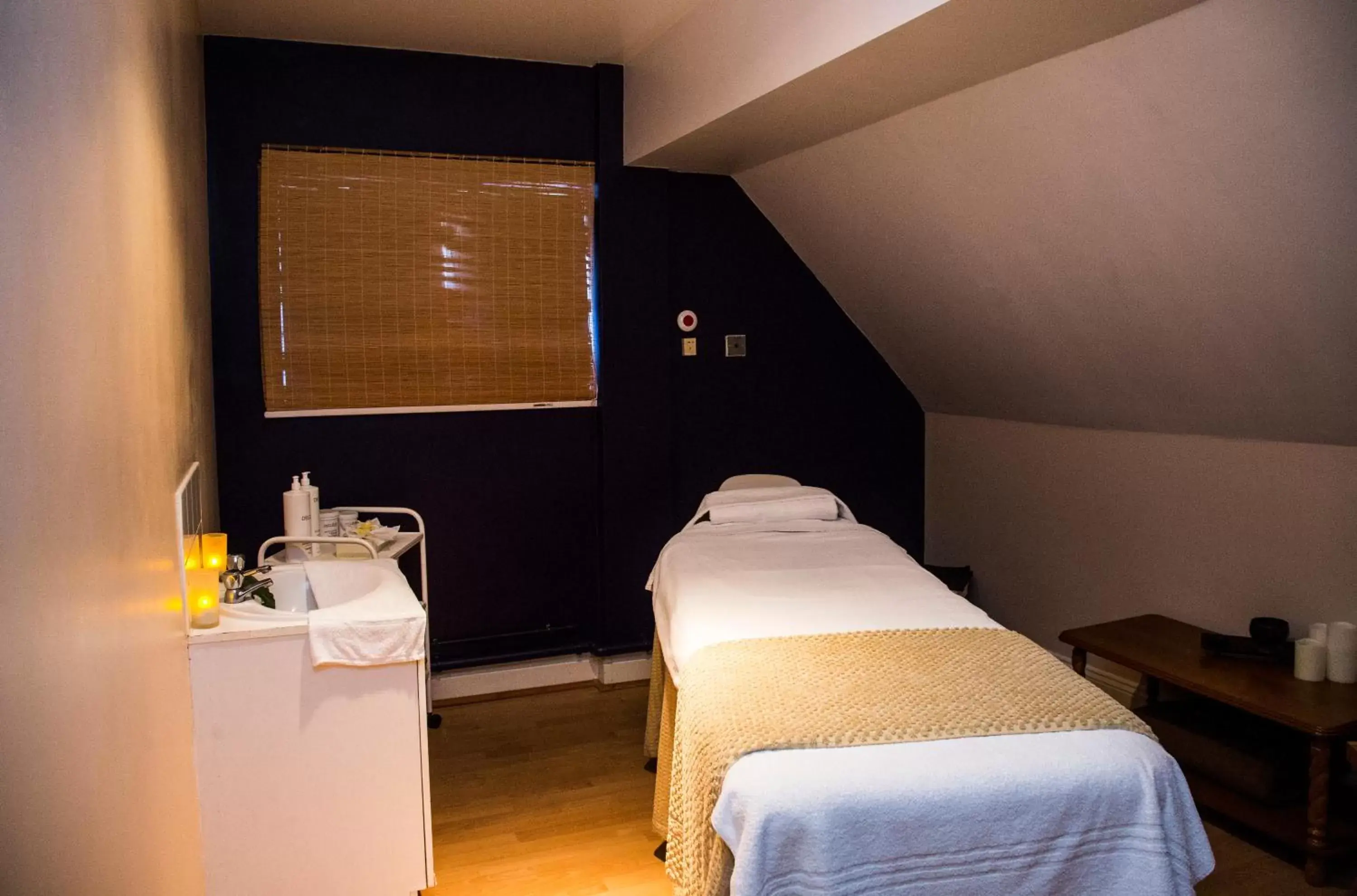 Massage, Room Photo in Mercure Warwickshire Walton Hall Hotel & Spa