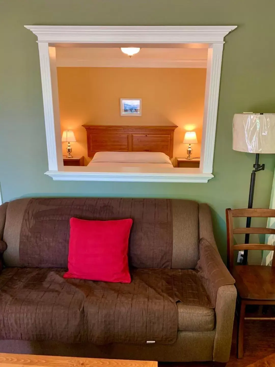 Living room, Seating Area in Brookside Motel