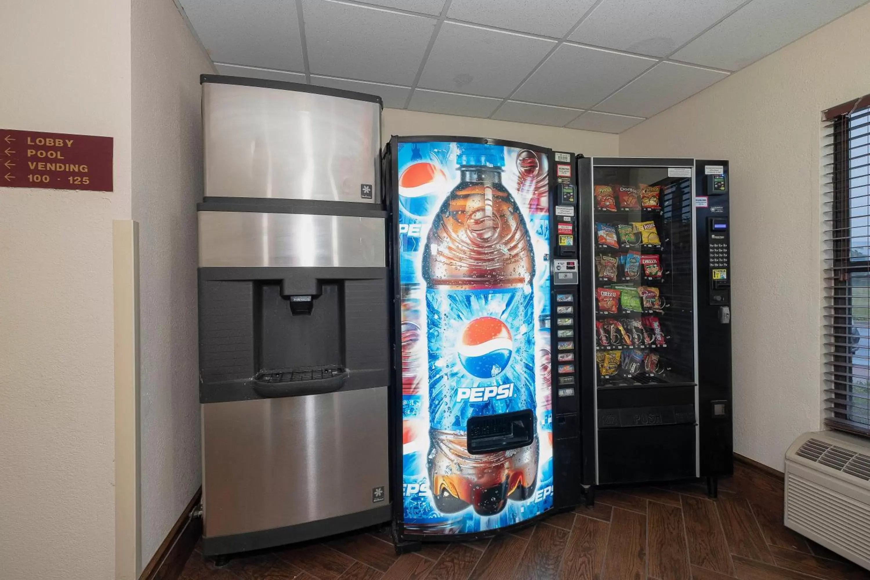 Property building in Red Roof Inn & Suites Monee Property building in Red Roof Inn & Suites Monee