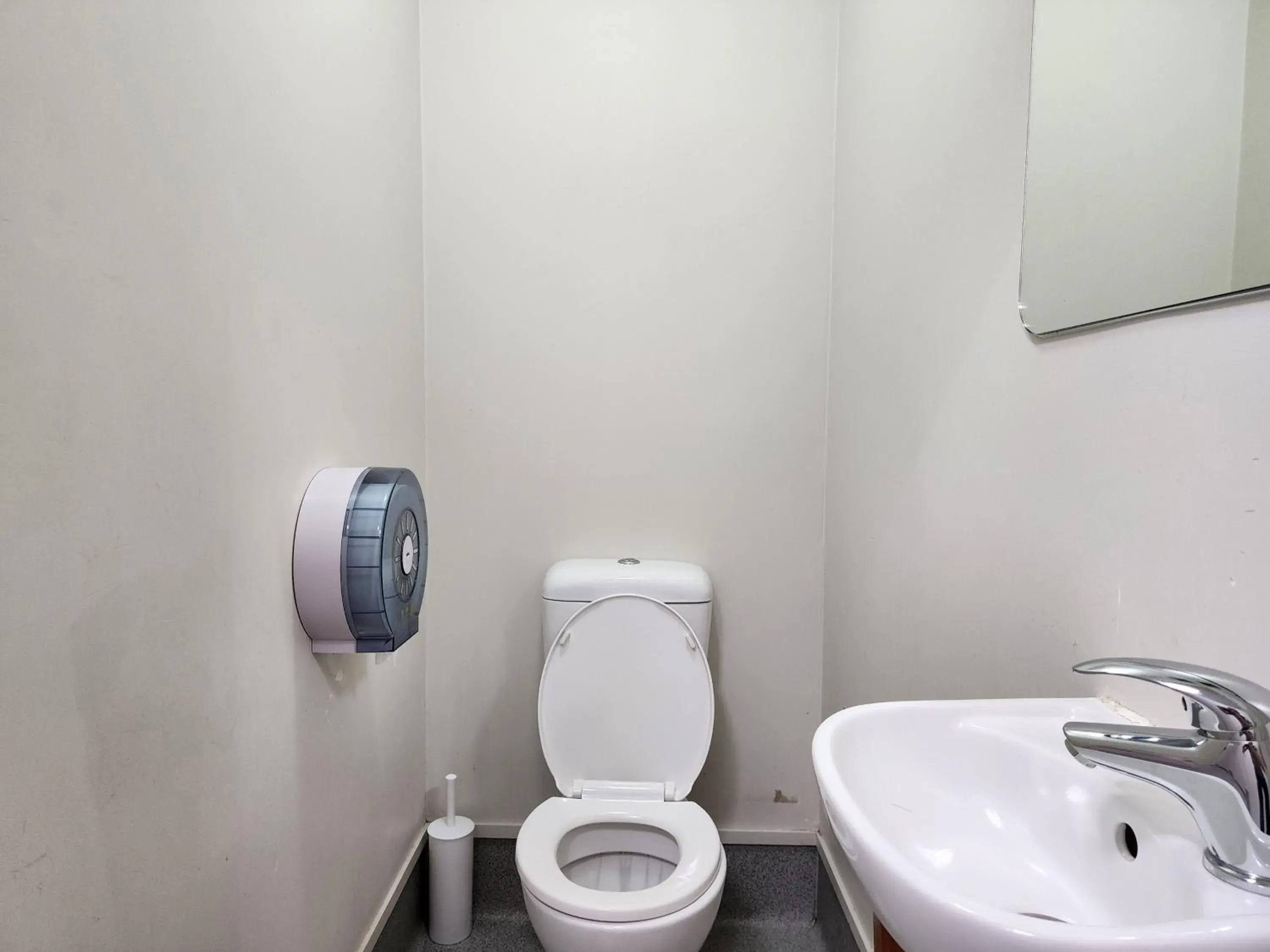 Toilet, Bathroom in Newton Lodge