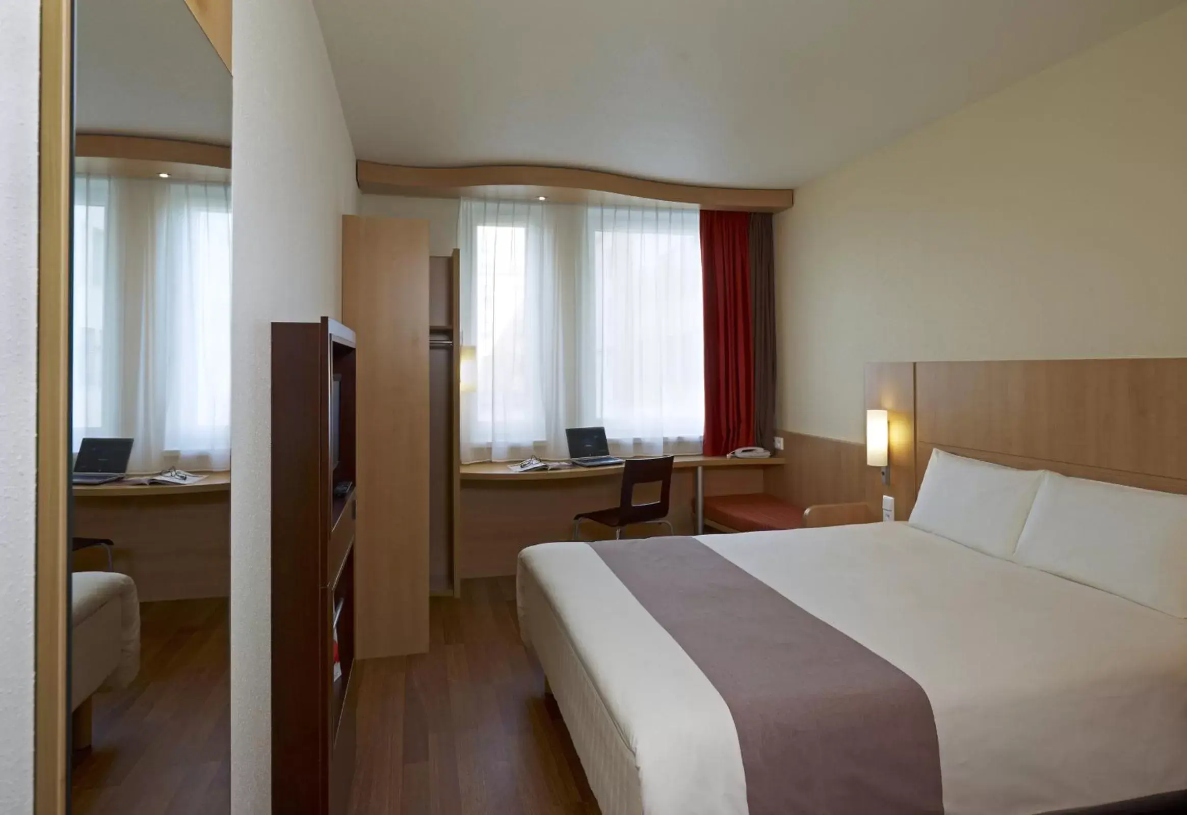 Photo of the whole room, Bed in Ibis Kraków Stare Miasto