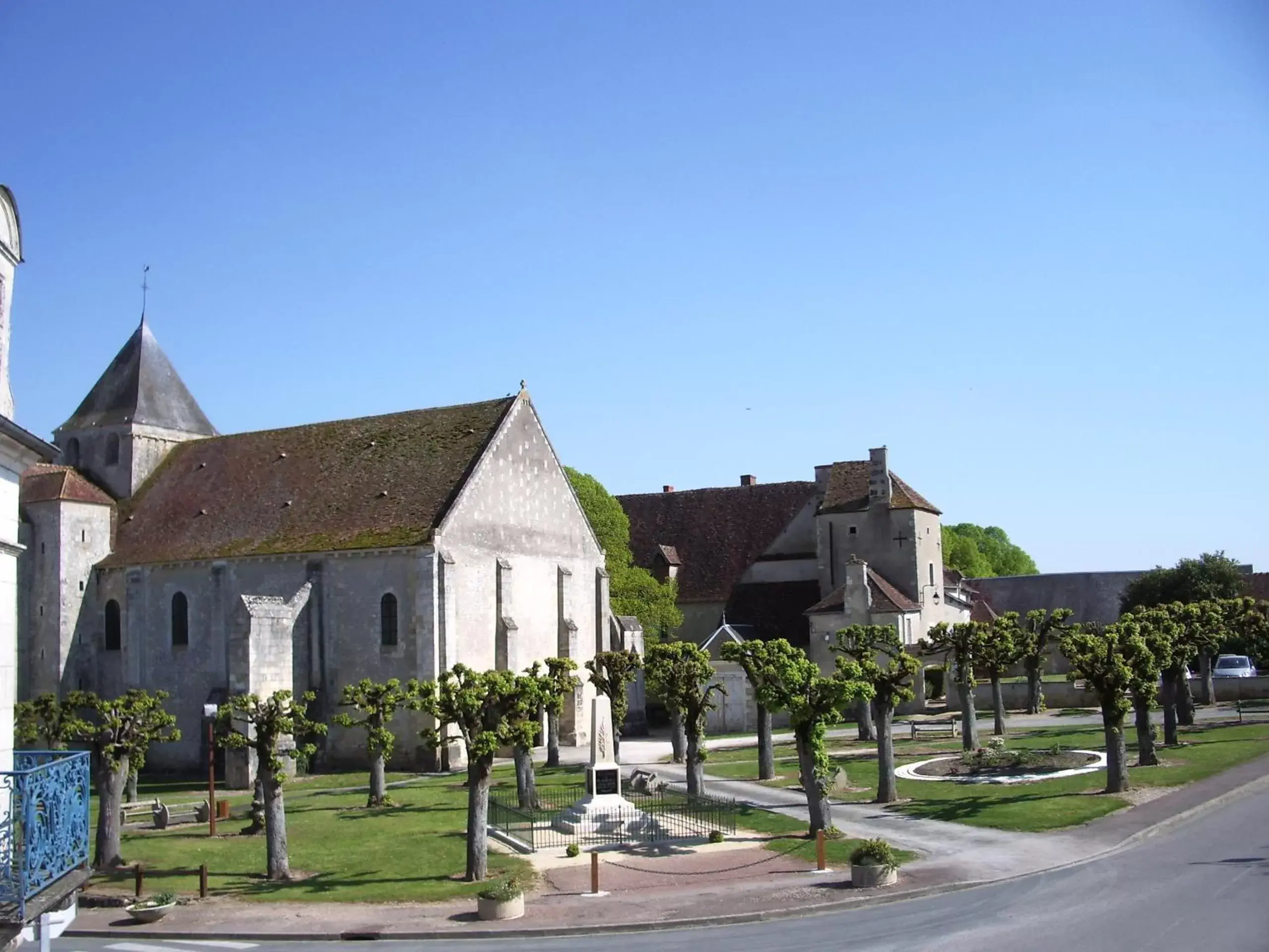 Nearby landmark, Property Building in Les Glycines