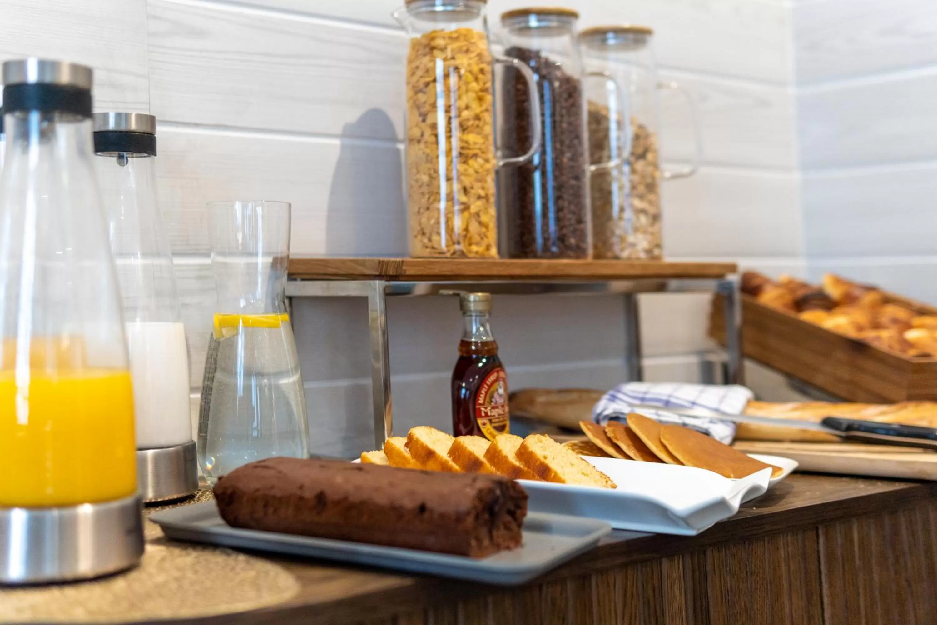 Breakfast in Hotel Lilas Blanc