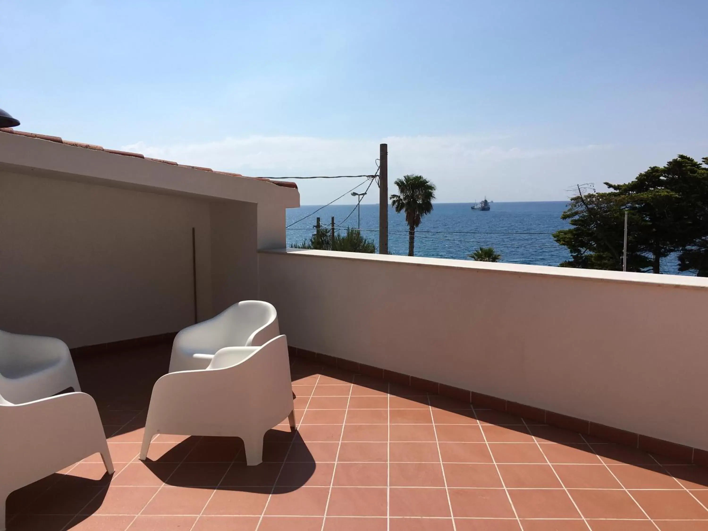 Property building, Balcony/Terrace in B&B Villa sul Mare