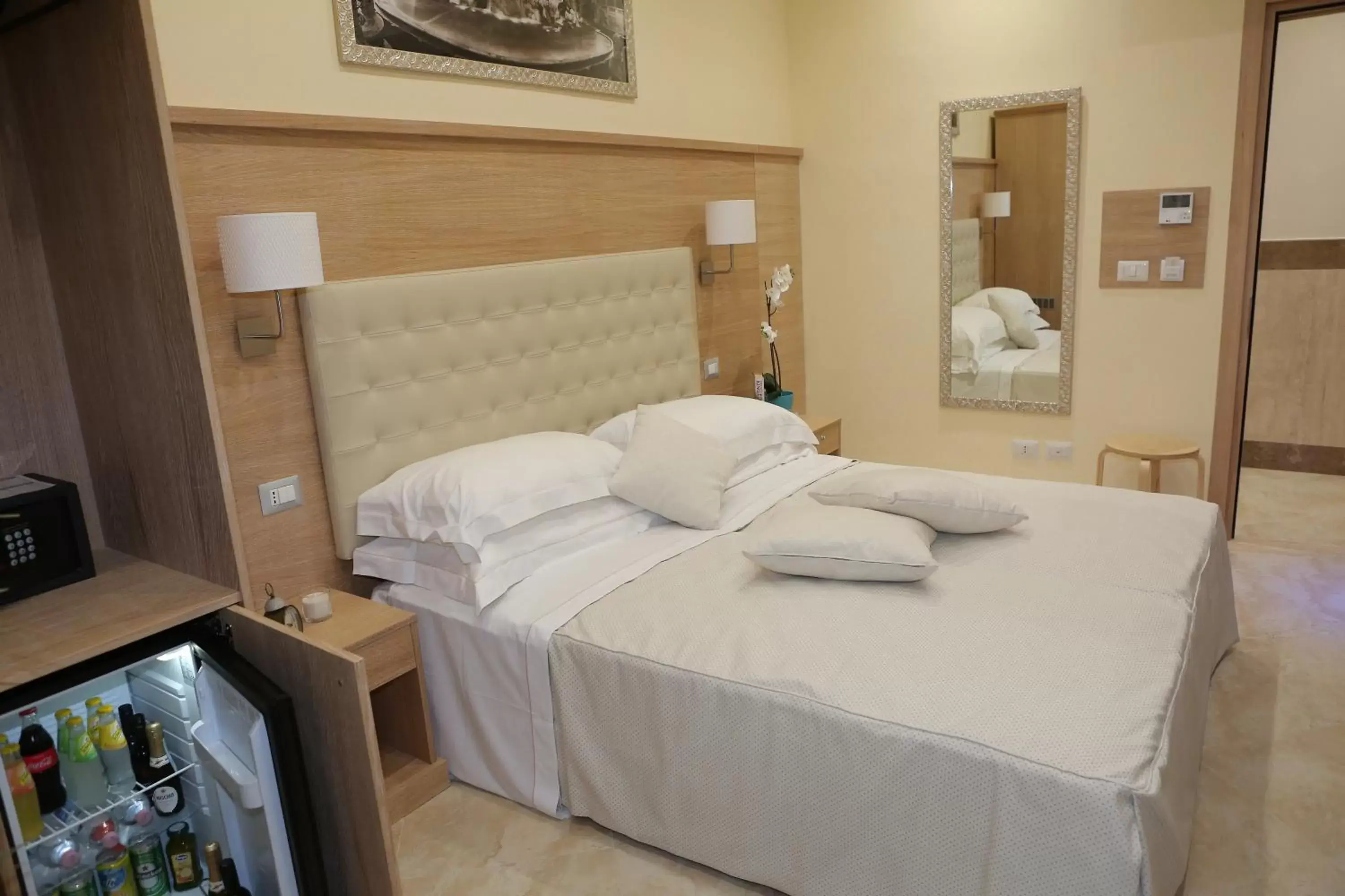 Photo of the whole room, Bed in Esposizione Palace Hotel
