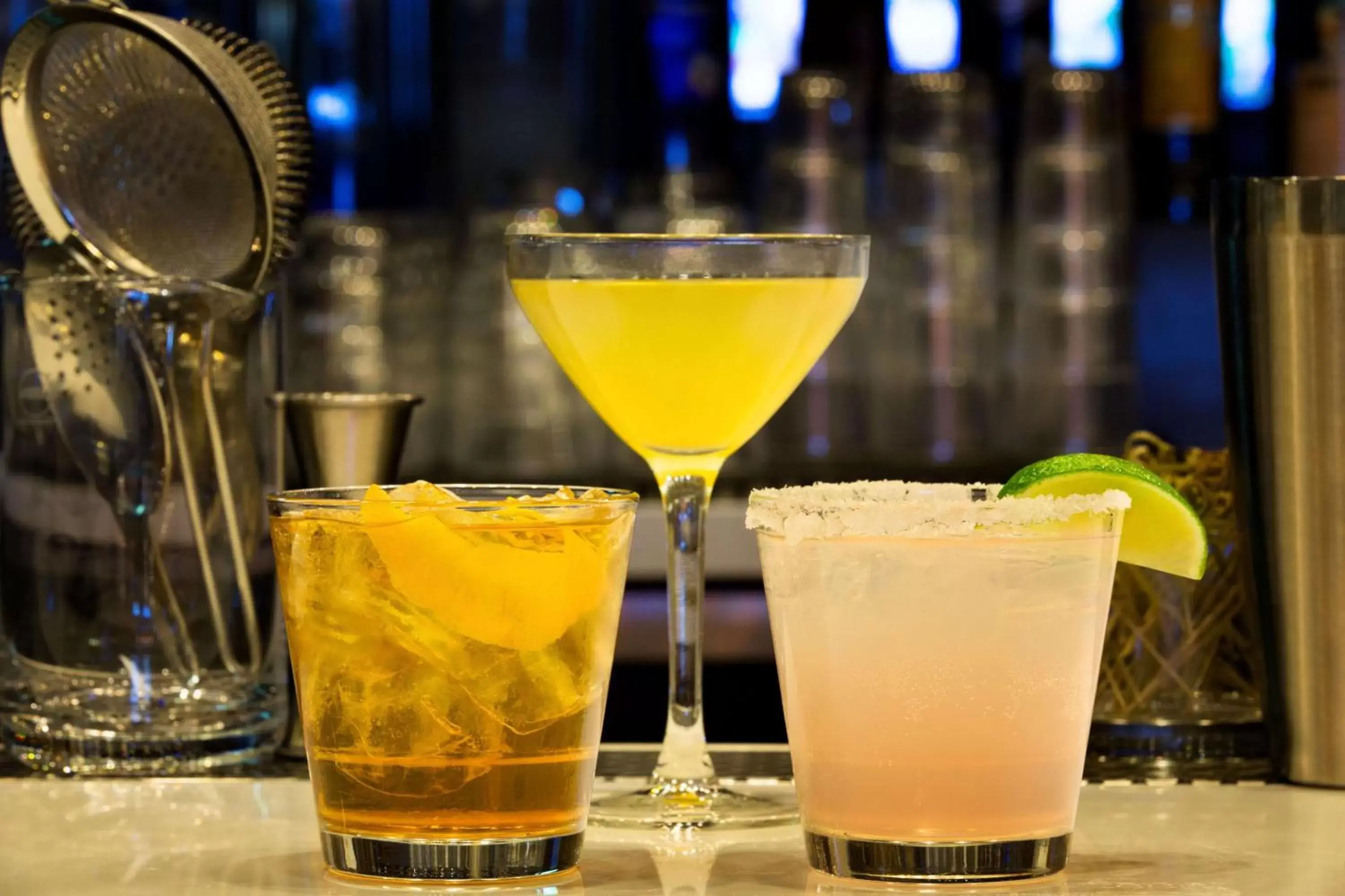 Lounge or bar, Drinks in Embassy Suites Dallas - DFW Airport North