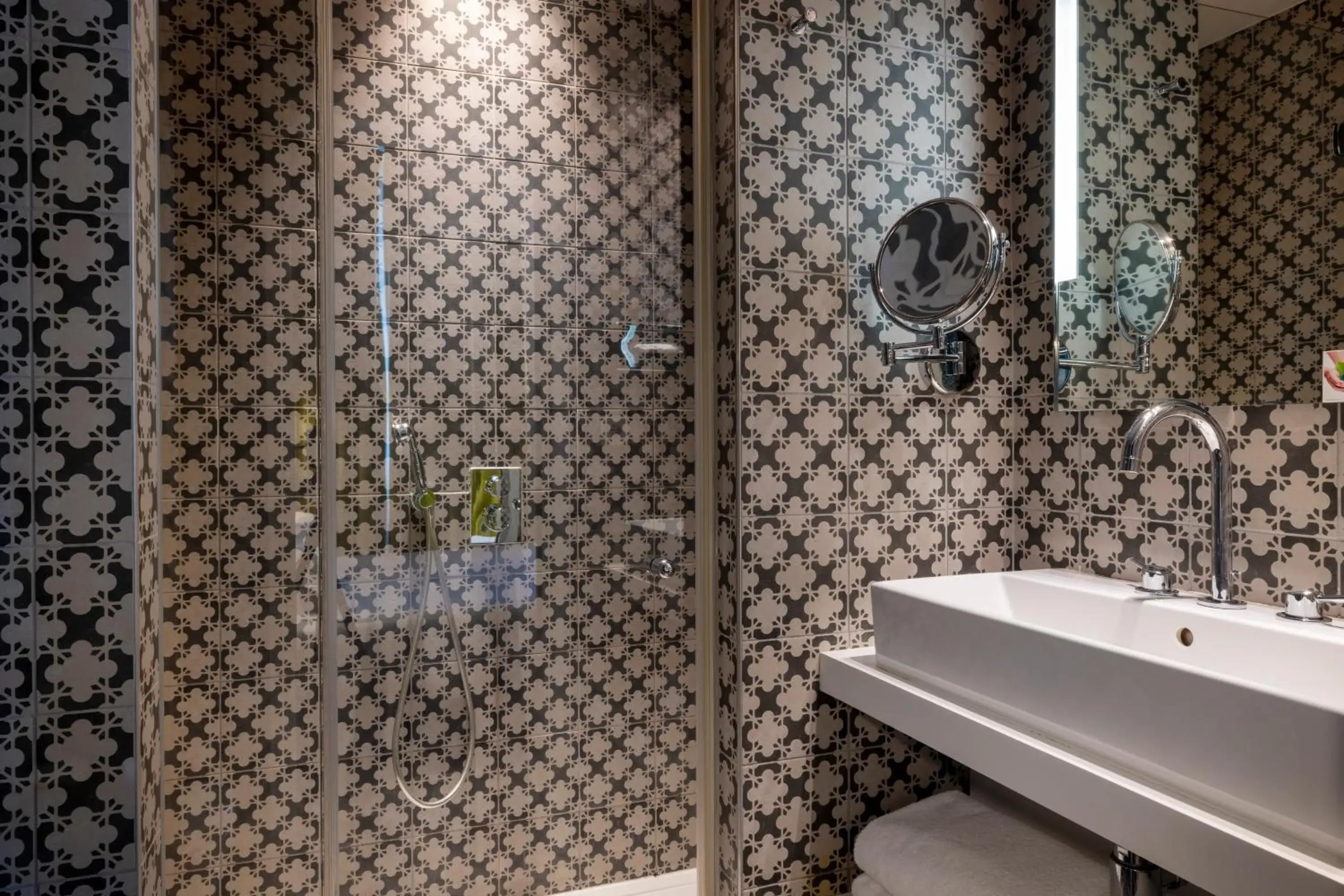 Shower, Bathroom in Hotel LAntoine