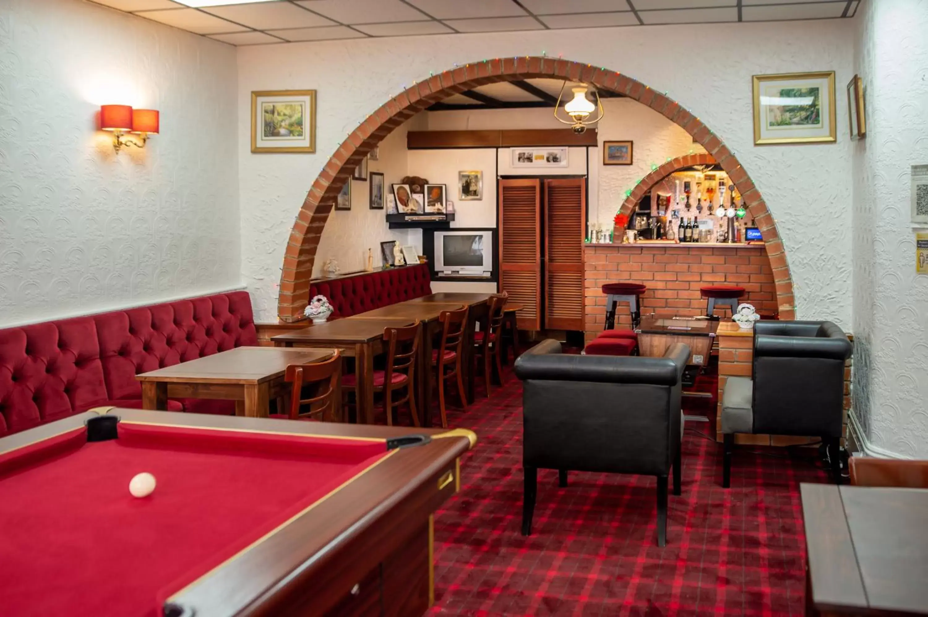 Lounge or bar, Billiards in The Ferndale Hotel