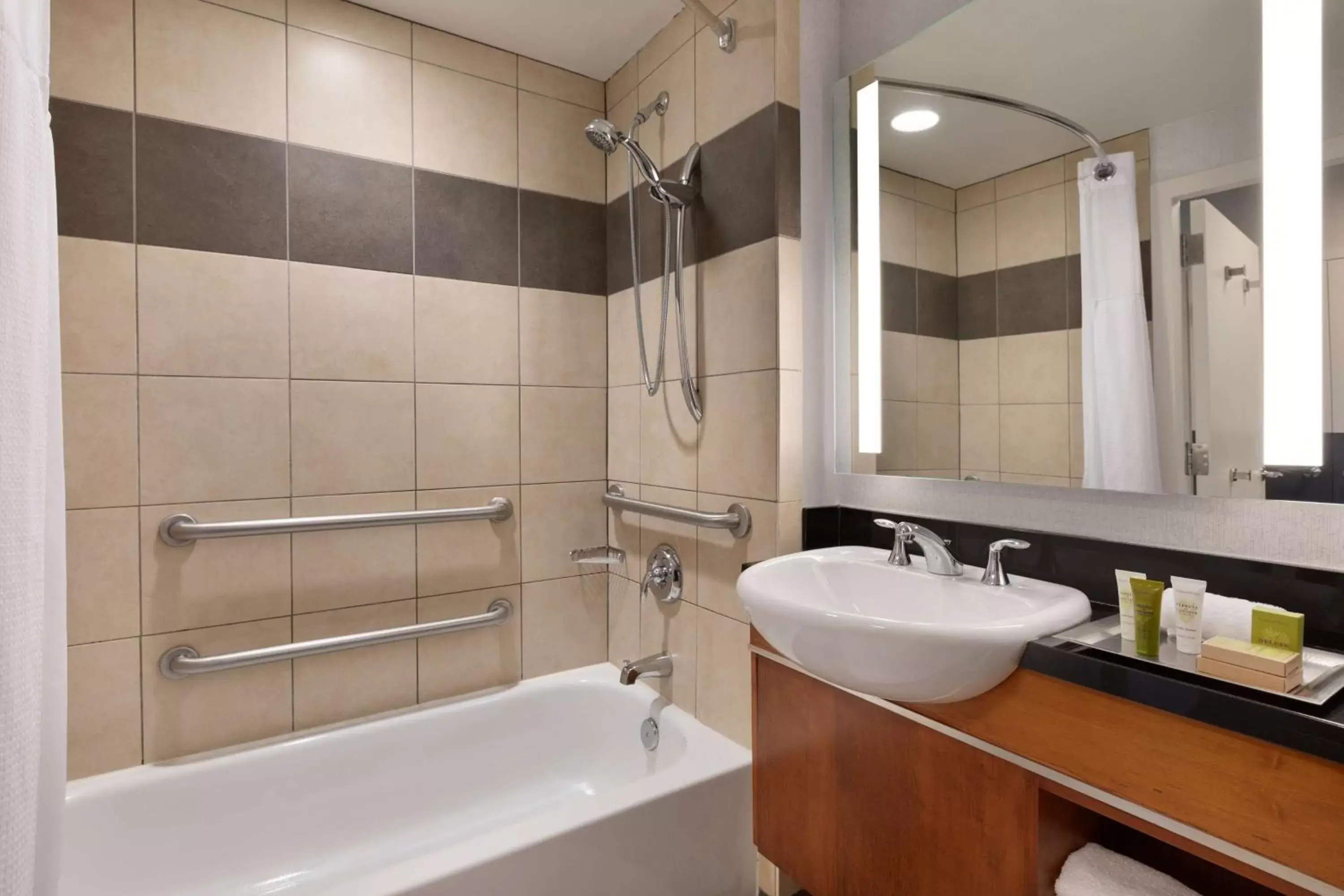 Bathroom in Hilton Baltimore BWI Airport Bathroom in Hilton Baltimore BWI Airport