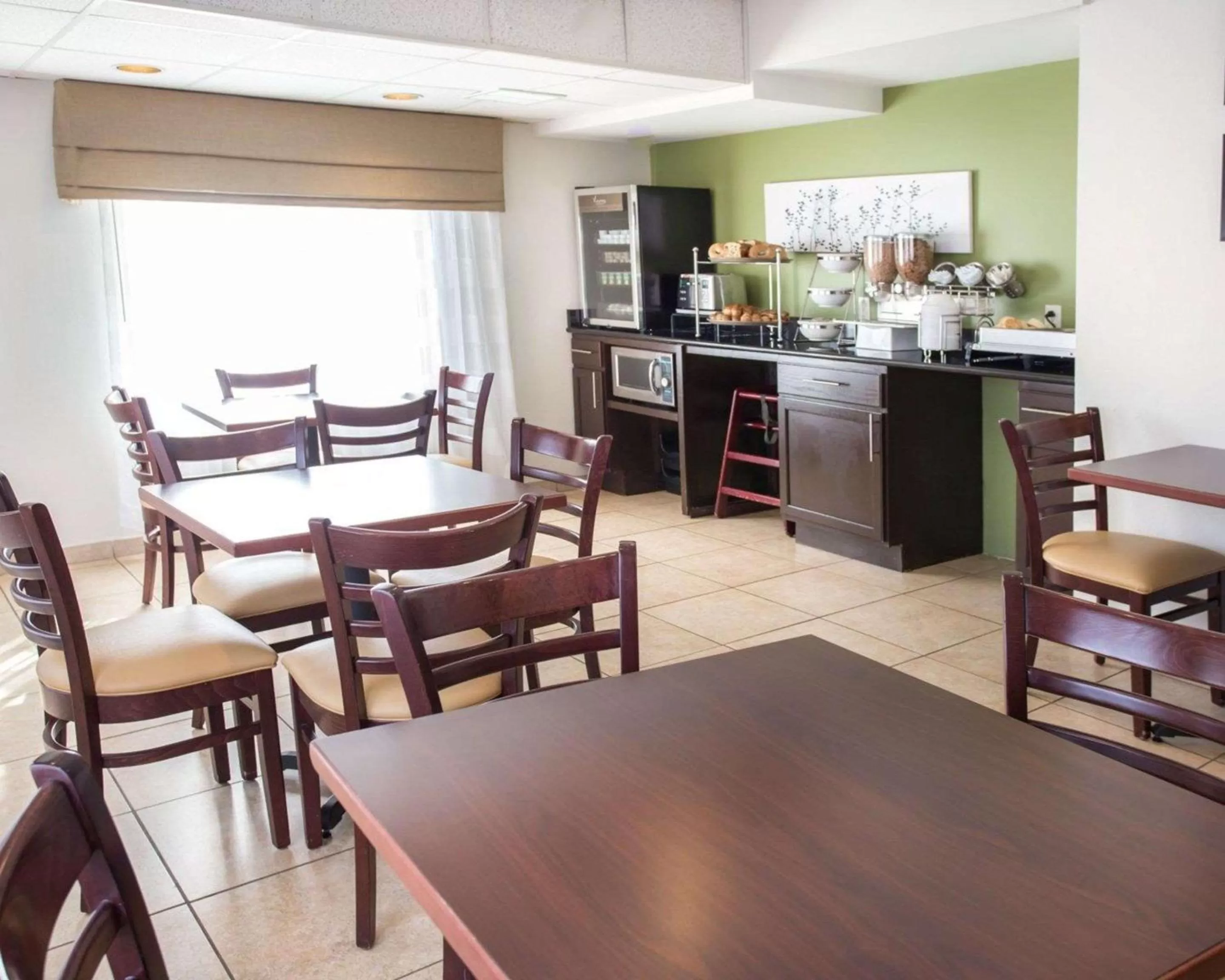 Restaurant/places to eat in Sleep Inn Nashville North - Downtown Area