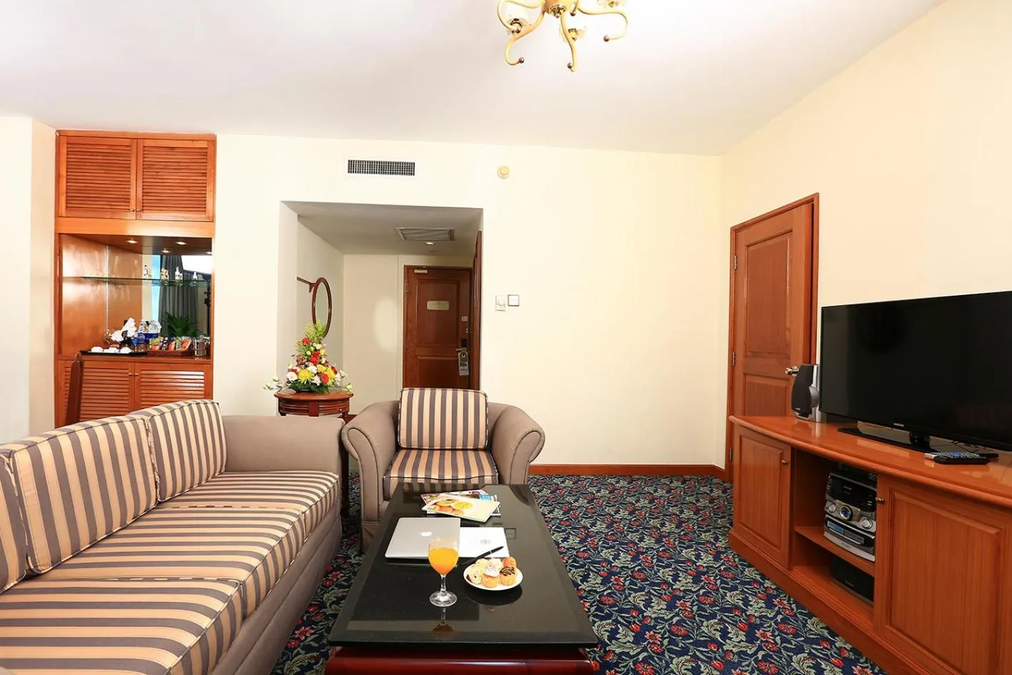 Living room in Ramana Saigon Hotel