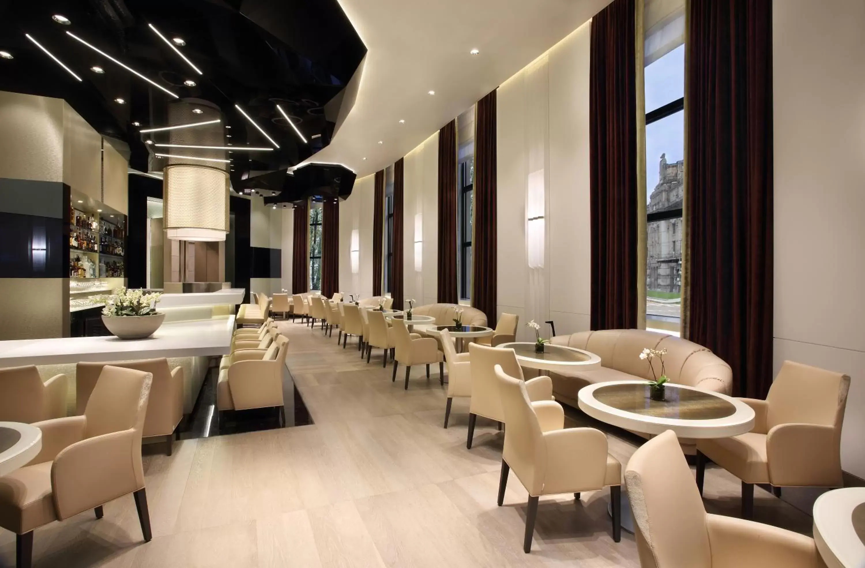 Lounge or bar, Restaurant/Places to Eat in Excelsior Hotel Gallia, a Luxury Collection Hotel, Milan