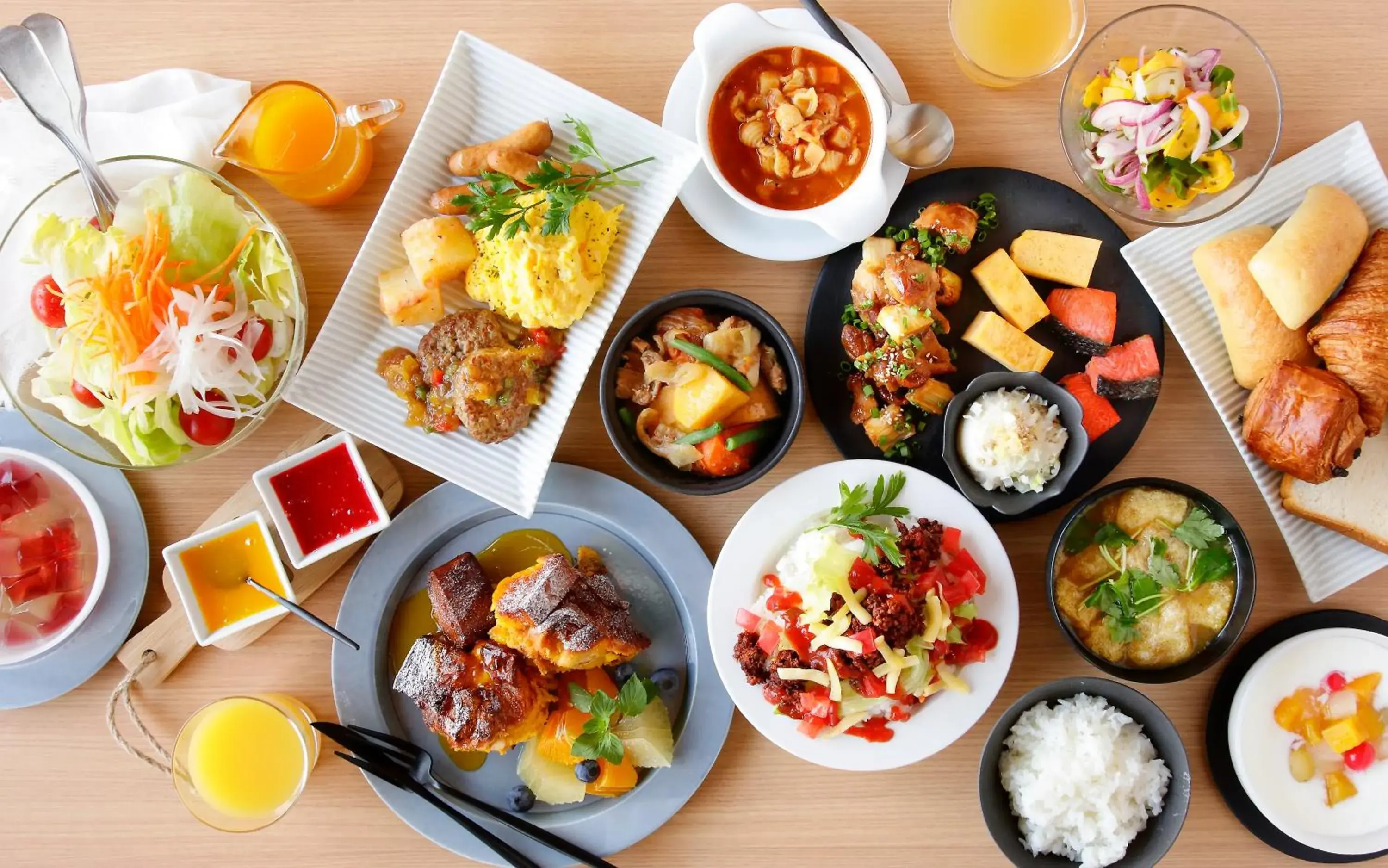 Buffet breakfast, Lunch and Dinner in The Singulari Hotel & Skyspa at Universal Studios Japan