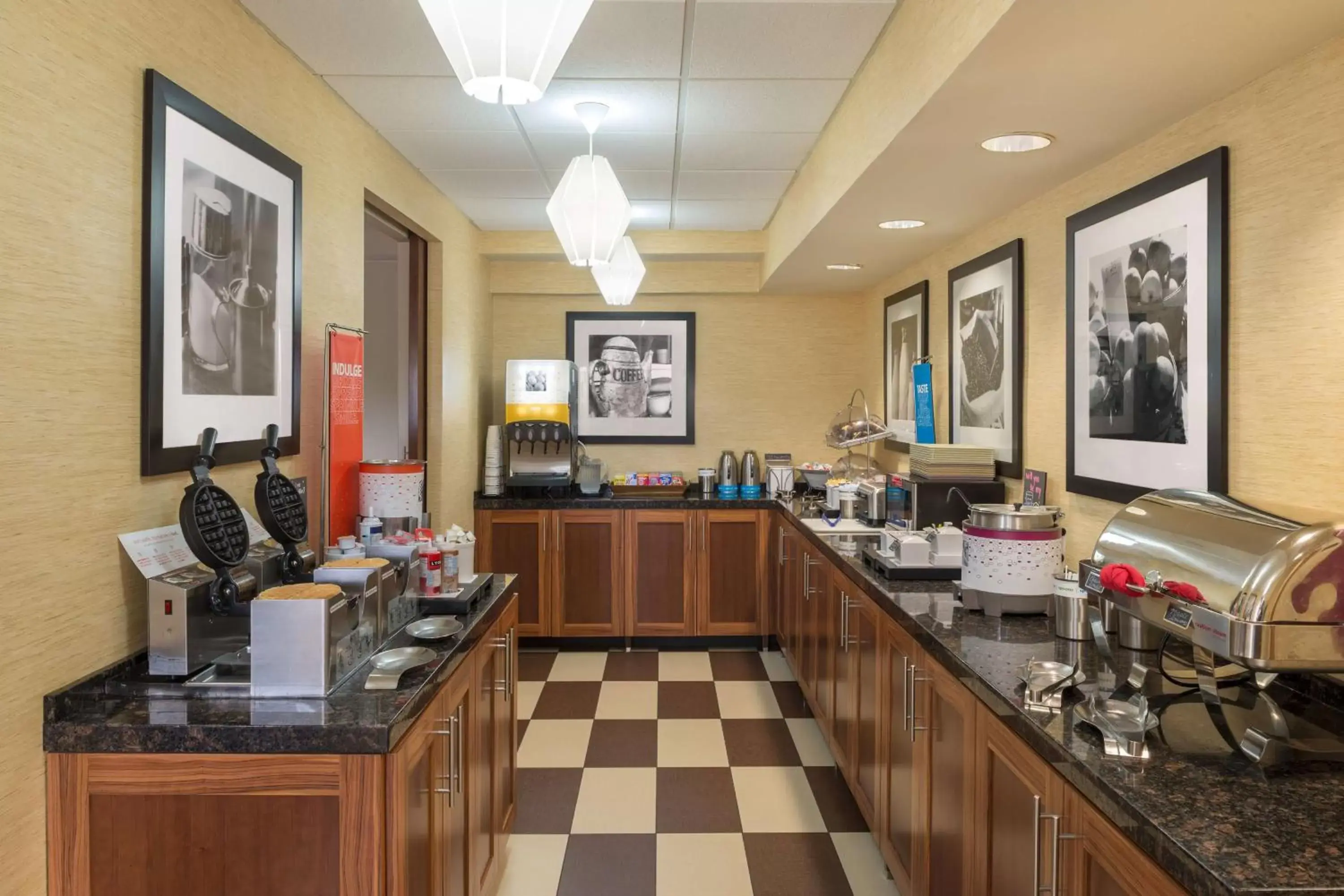 Breakfast, Restaurant/Places to Eat in Hampton Inn Columbia